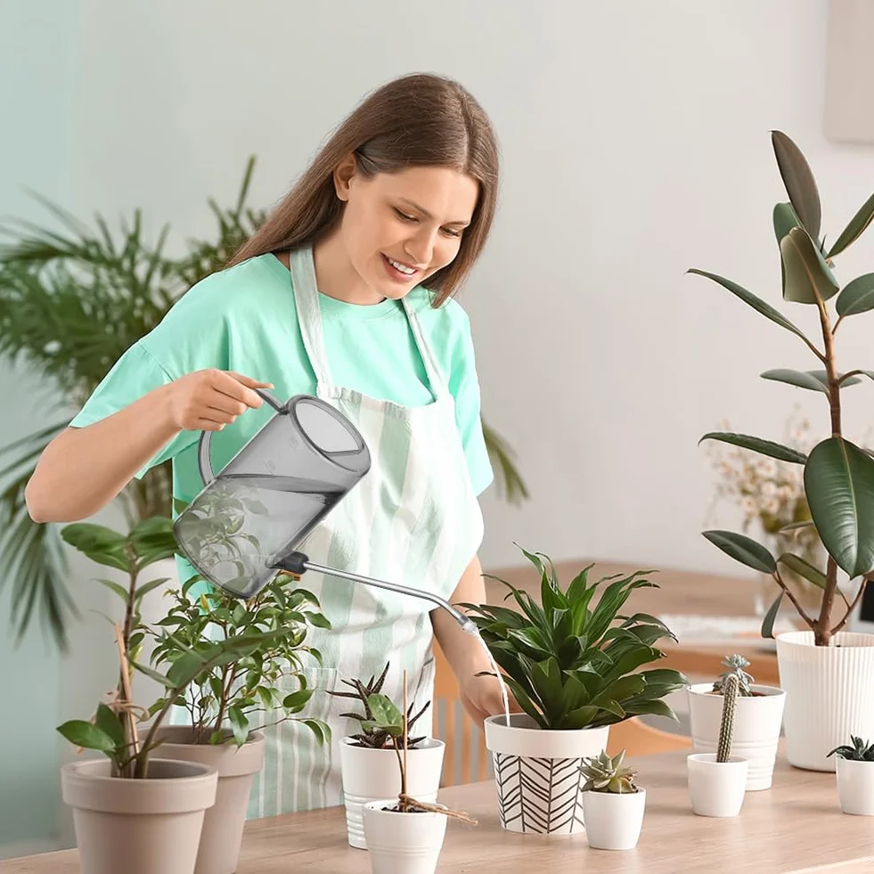 OFFCUP Regadera, 35oz 1L Regadera Pequeña, Regadera de Plástico para Jardín, Regadera con Caño Largo y Cómodo Mango de Madera, Regadera para Plantas, para Vivienda Exteriores Interior (Verde)