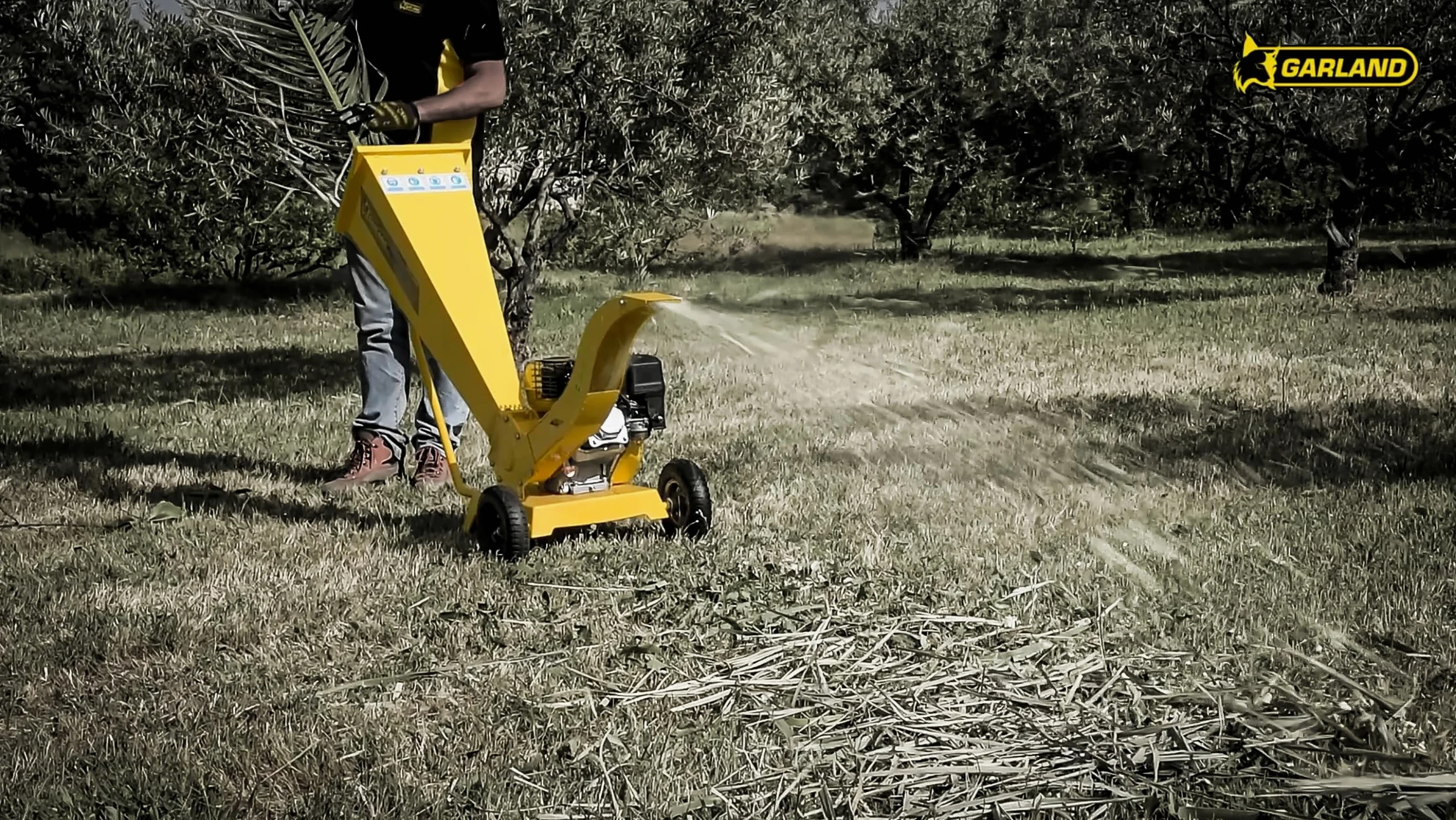 GARLAND CHIPPER 780QG-V23 – Biotrituradora gasolina 4T, 212 cc, 5,8 CV, tritura ramas hasta 6 cm, rodillo axial con cuchilla y contracuchilla, ruedas macizas, tobera orientable, SC System