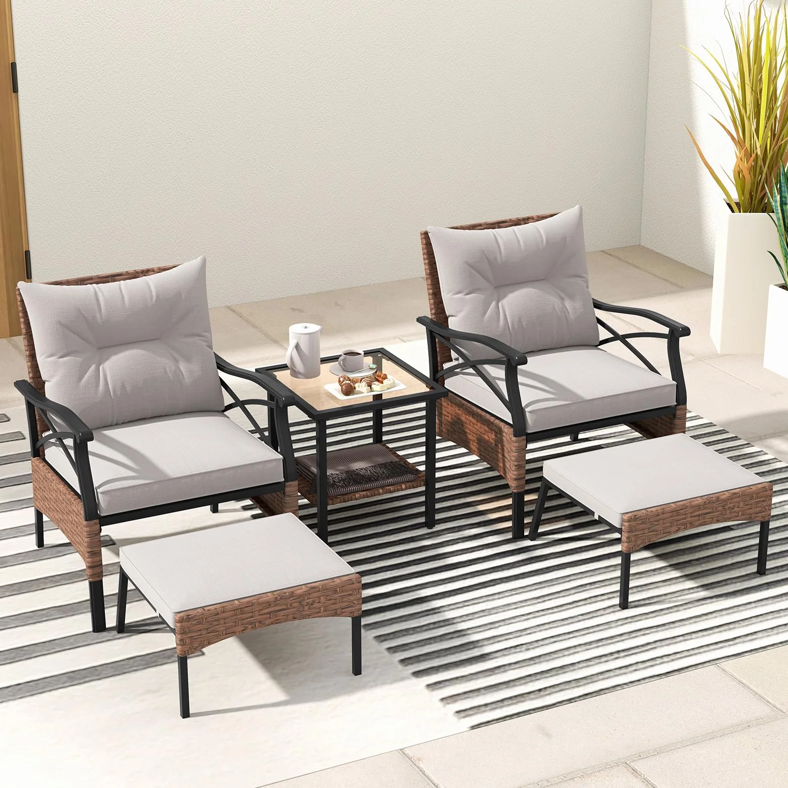 COSTWAY Conjunto Mesa y Sillas Jardin 5 Piezas de Ratán,1 Mesa Auxiliar de Vidrio Templado, 2 Sillas de Ratán PE y 2 Otomanas, Cojines Extraíbles,Conjunto Jardin Exterior Balcon Terraza (Marrón+Gris)