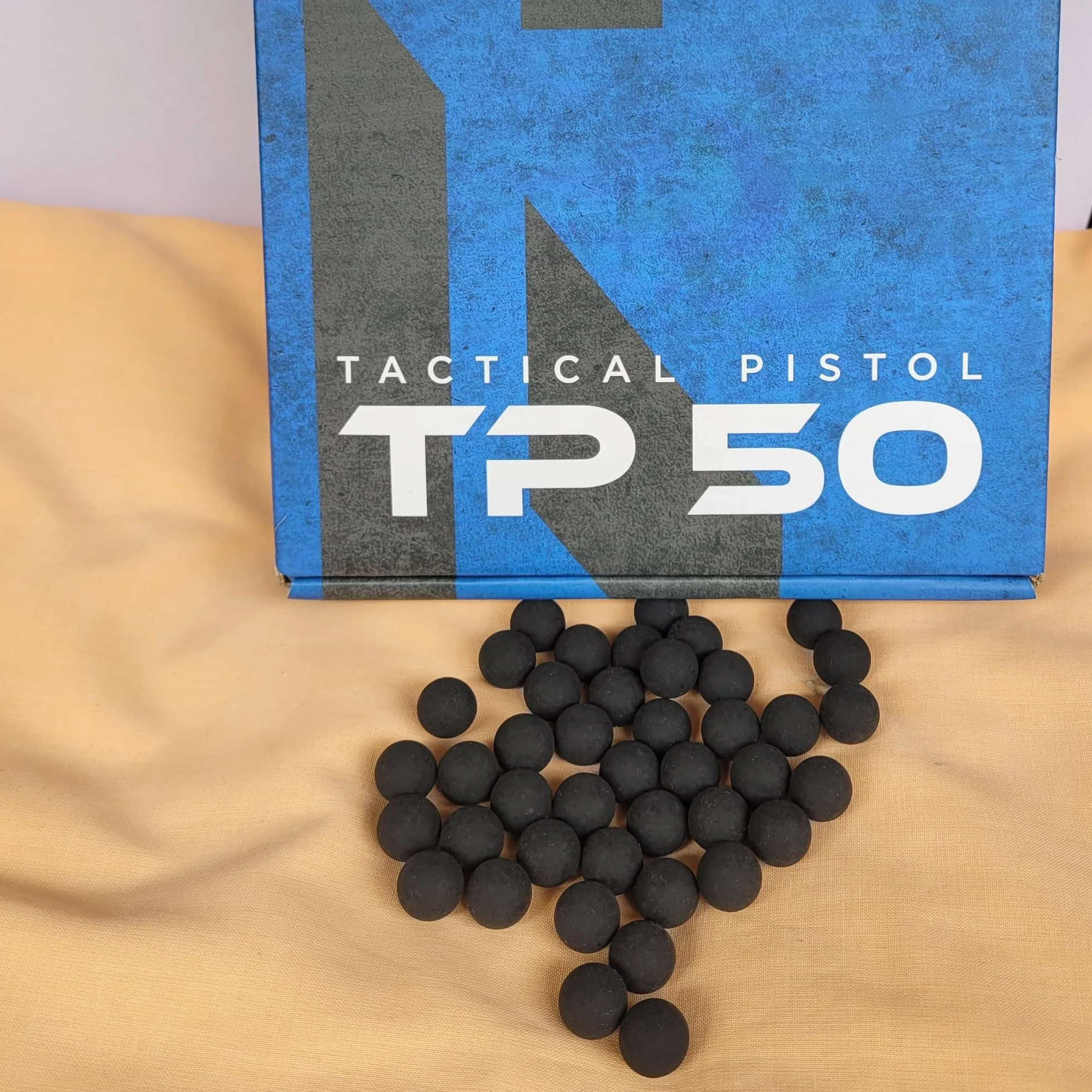 Pack de 5 Bombonas de CO2 + 100 Bolas de Goma .50 + Maletin para Airsoft