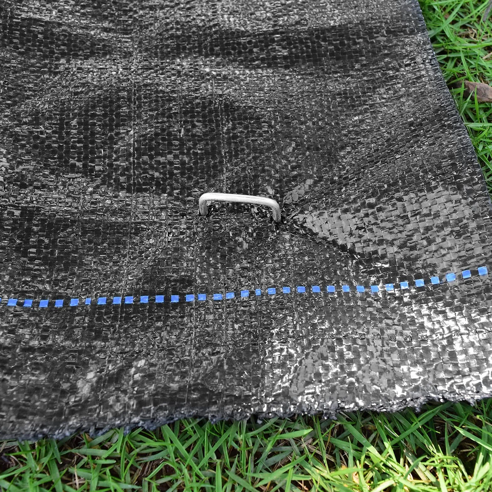 50 pinzas de jardín de acero galvanizado para tela de barrera de malezas y riego por goteo de cubierta de suelo, clavijas de seguridad de jardín en forma de U de 6 pulgadas, plateadas