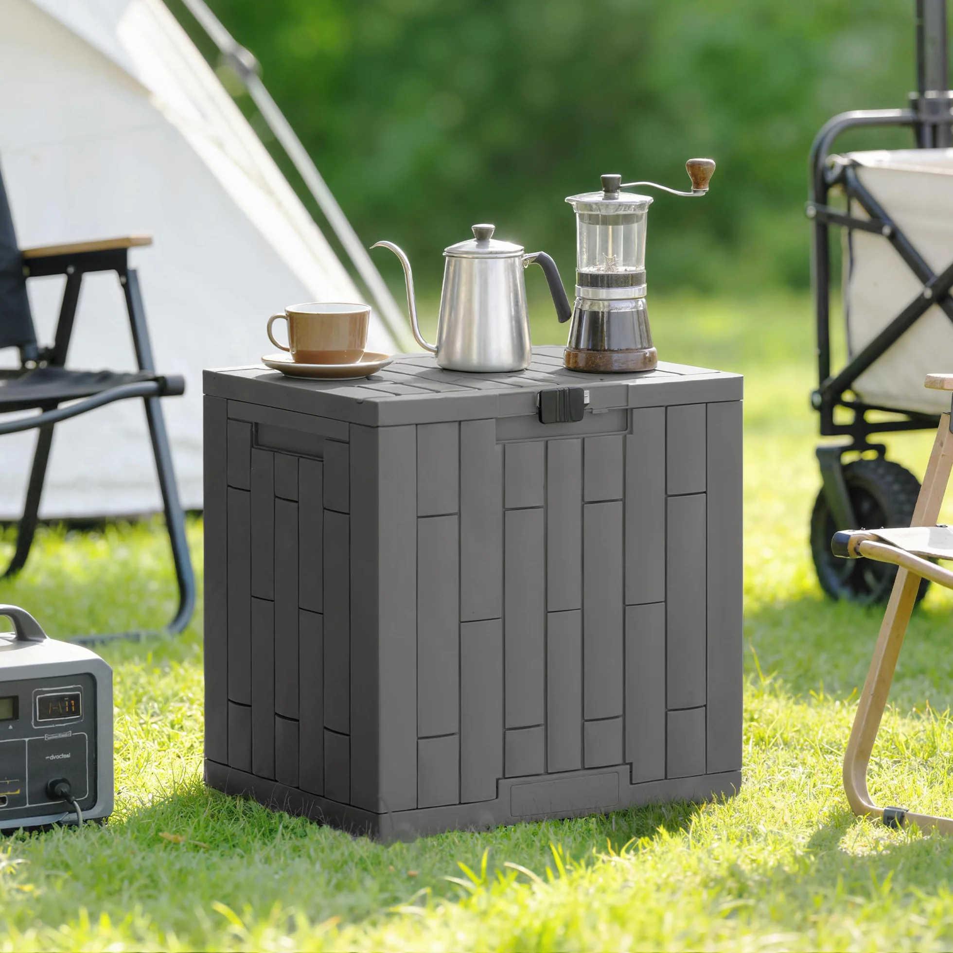 Outsunny Arcón Exterior Capacidad 114L, Baúl de Almacenaje Exterior de Resina Resistente al Agua y a los Rayos UV, con Cerradura para Jardín, Terraza, Patio, 56x44x54 cm, Gris
