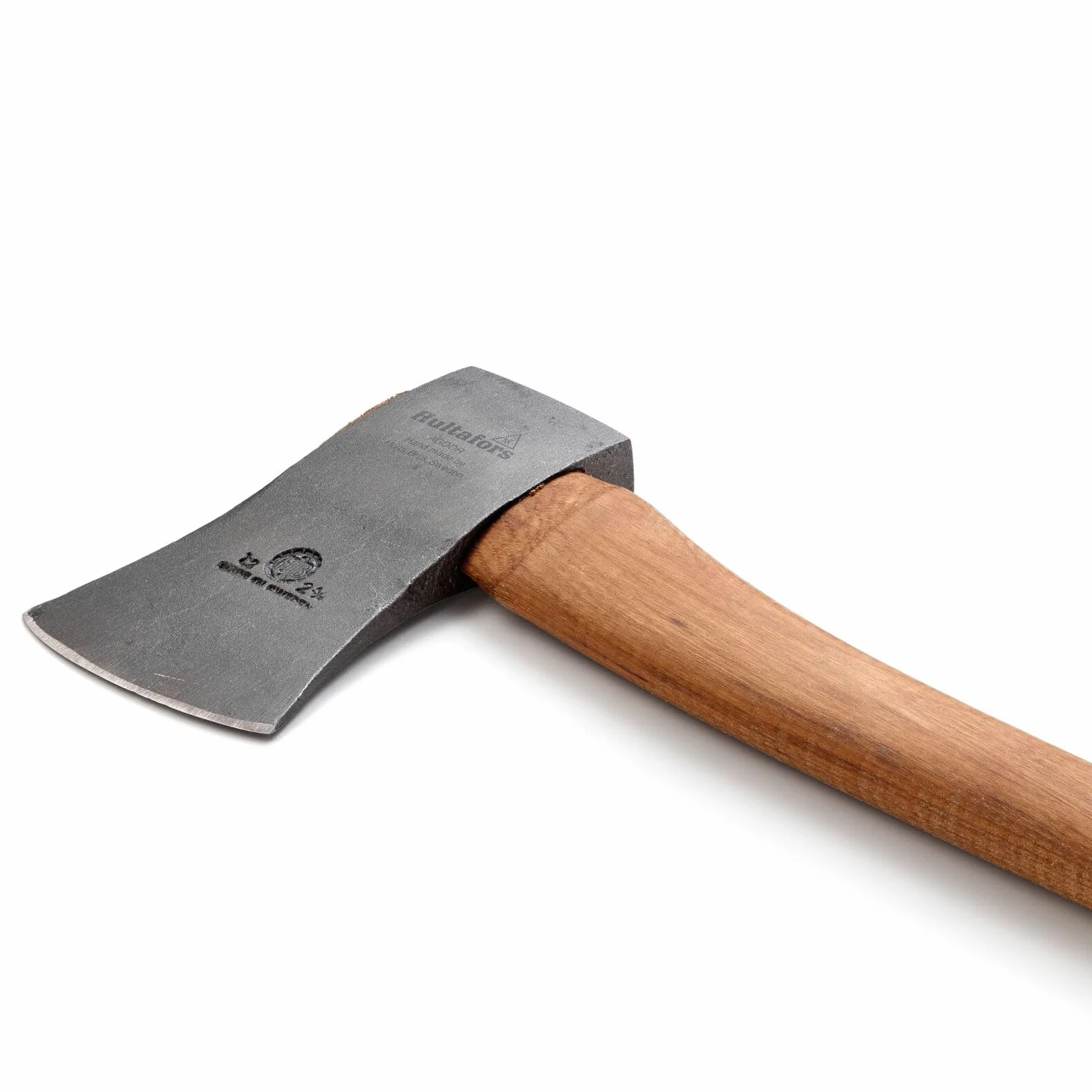 Hacha de Madera forjada a Mano HY 10 708 mm de Hierro Forjado I Hultafors I Forjada en Suecia I 1620 g Hacha Premium con Mango de Madera de Nogal Americano I Se Puede reafilar I 840144