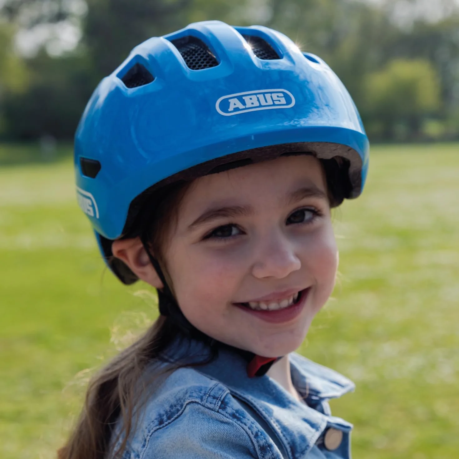 ABUS Smiley 3.0 casco infantil bicicleta ajuste bajo diseño niños espacio coleta