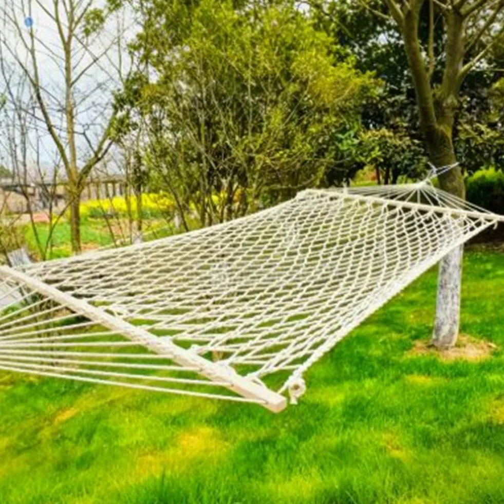 Cama grande de cuerda colgante, hamacas de macramé de algodón hechas a mano con barras separadoras de madera dura, cama oscilante resistente al aire libre para patio, jardín, patio trasero (sin borlas