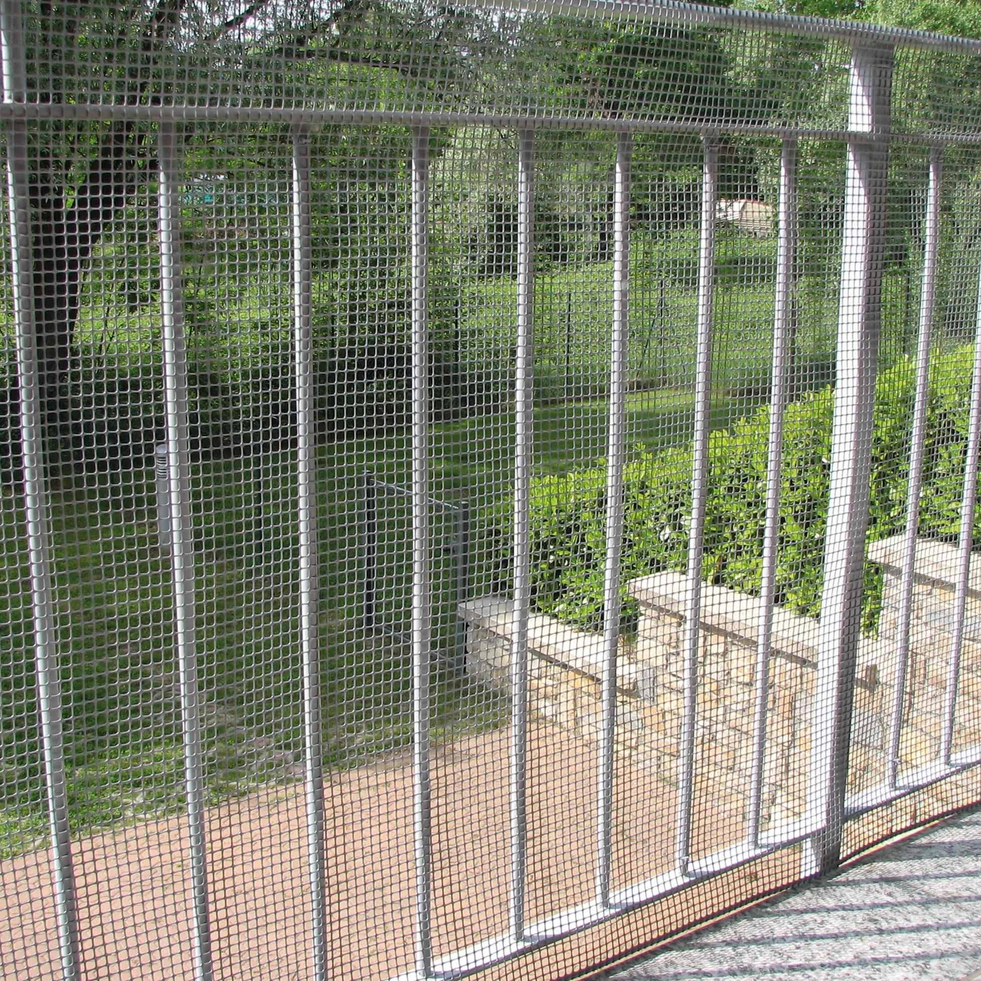 TENAX Malla de Plástico Quadra 10 Plata 1,00x10 m, Malla Protectora Multiuso para Balcones, Vallas y Cercados