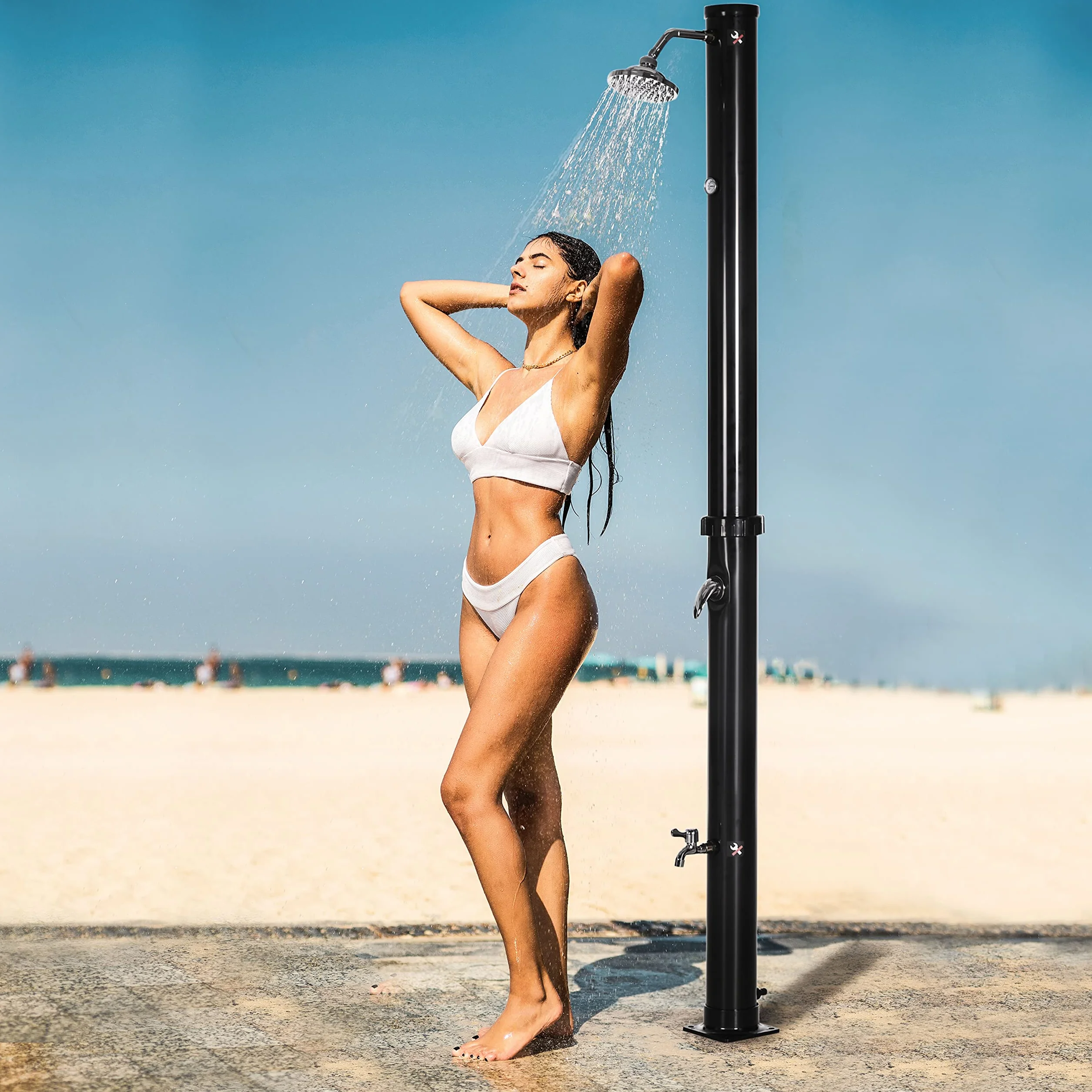 Outsunny Ducha Solar de Jardín 20L Ducha Exterior con Cabezal de Ducha Redondo Grifo Agua Caliente Máx. 60℃ y Ducha para Pies para Piscina Patio Playa 15,5x15,5x222 cm Negro