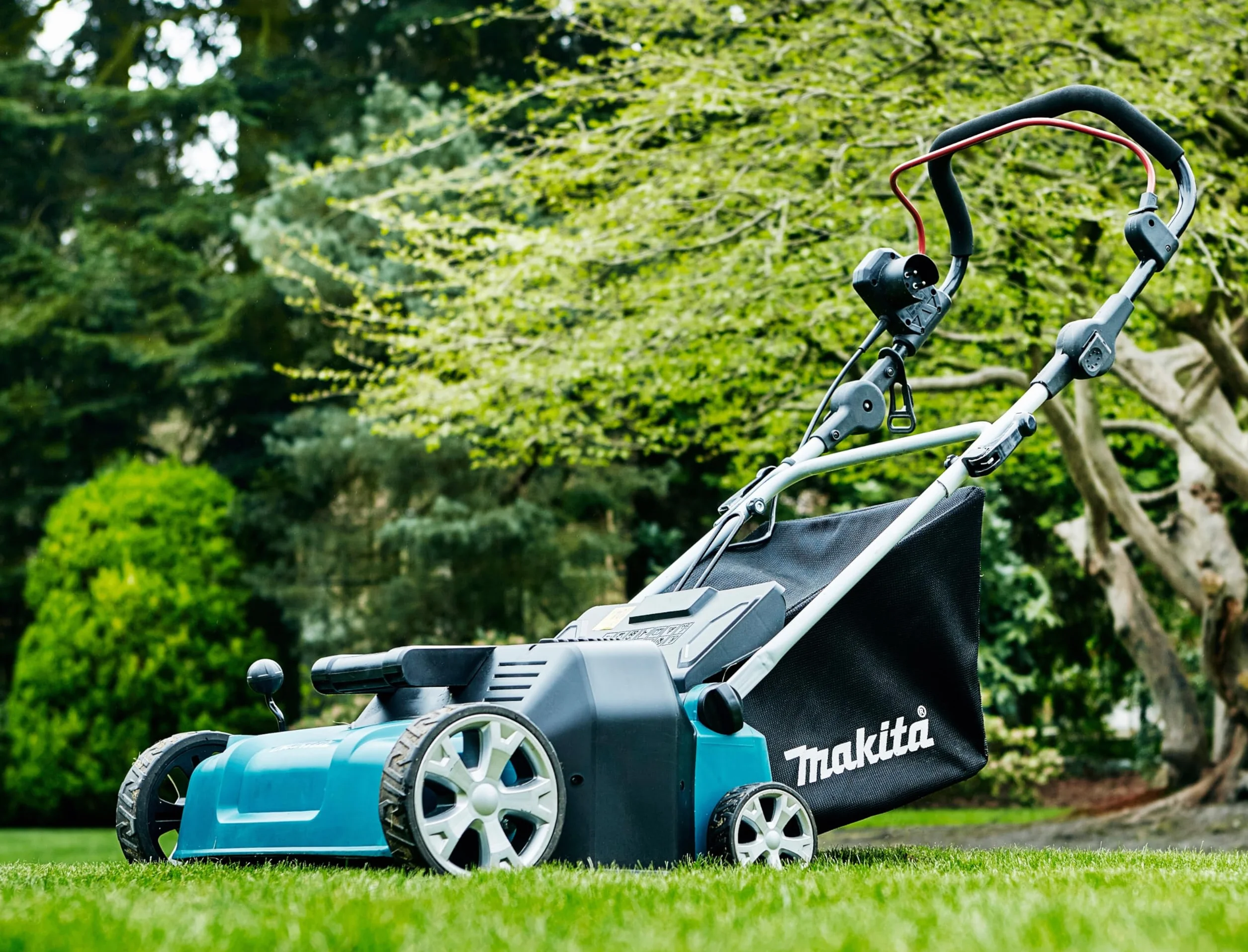Makita UV3600 - Escarificador eléctrico (1300 W) [Importado de Alemania]