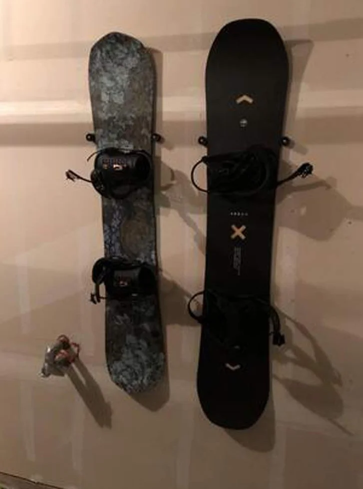 Minimalista exhibidor de snowboard | Estante de almacenamiento de esquí | Soporte de pared para 2 tablas