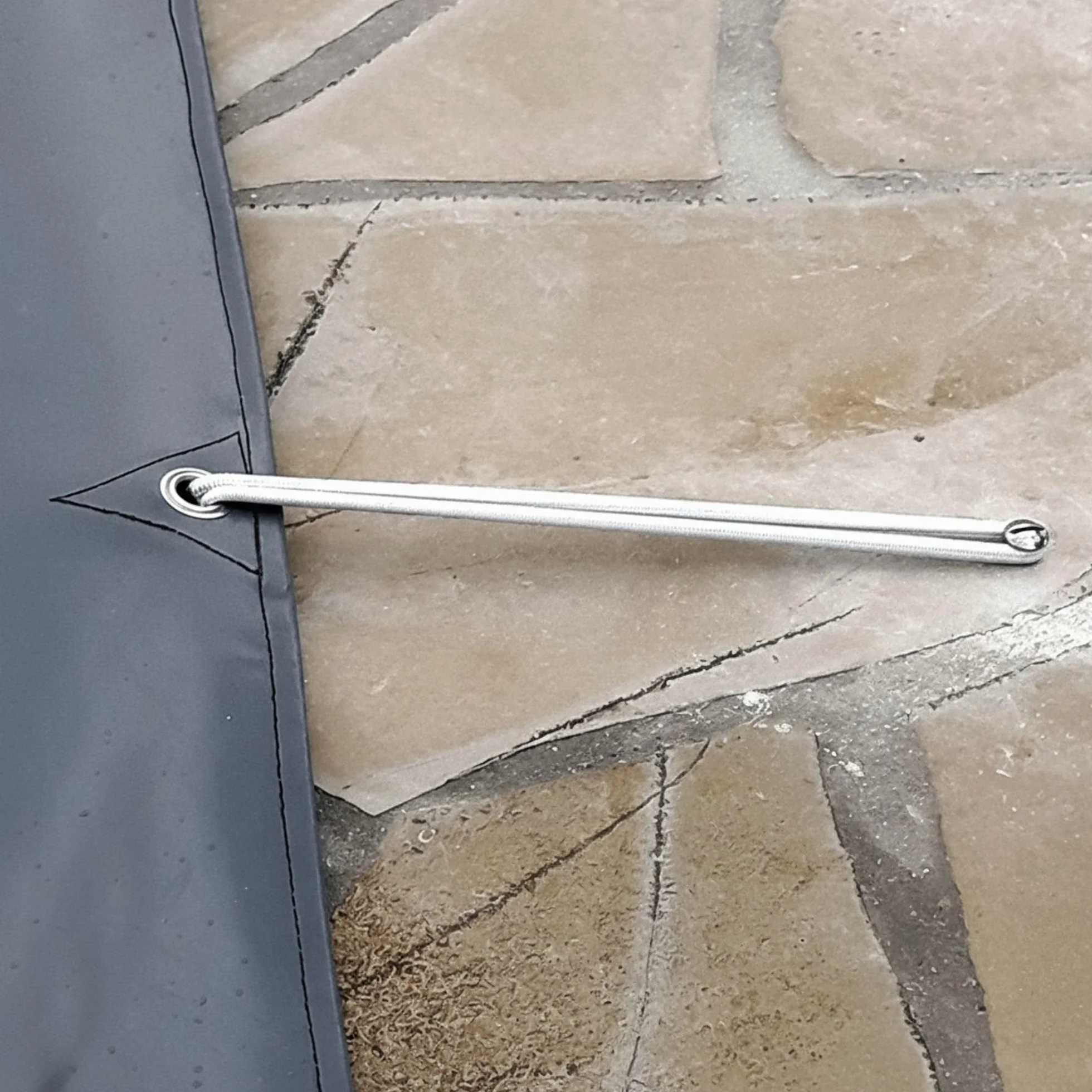 Teletoldo – Tensor elástico para cobertor de Piscina ● Pack de 30 Unidades ● Cuerda de Goma 8 mm con Grapa de Acero Inoxidable ● Blanco – Alta Resistencia Exterior
