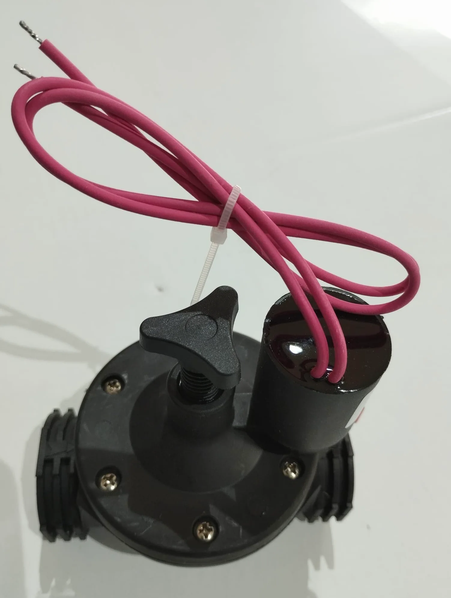 Suinga Pack 4 Electrovalvula de riego Suinga 1" 9V con regulador de caudal | Compatible con Programadores de Riego a bateria, negro