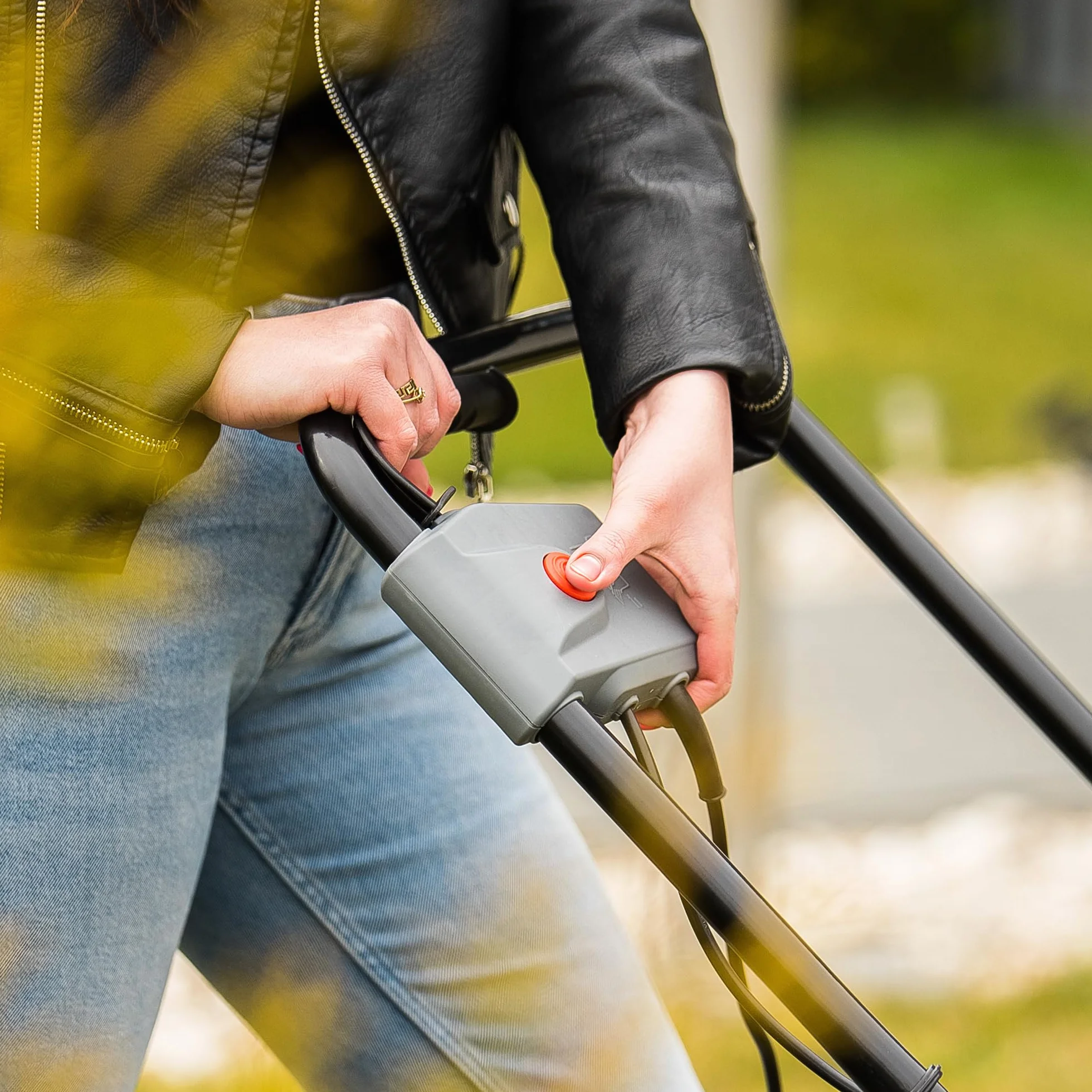 LEHMANN Alyssum - Escarificador de espuma (2 w1, 1500 W, escarificador eléctrico con ancho de trabajo de 32 cm, profundidad de trabajo ajustable en 4 niveles de -12 biz + 4 mm