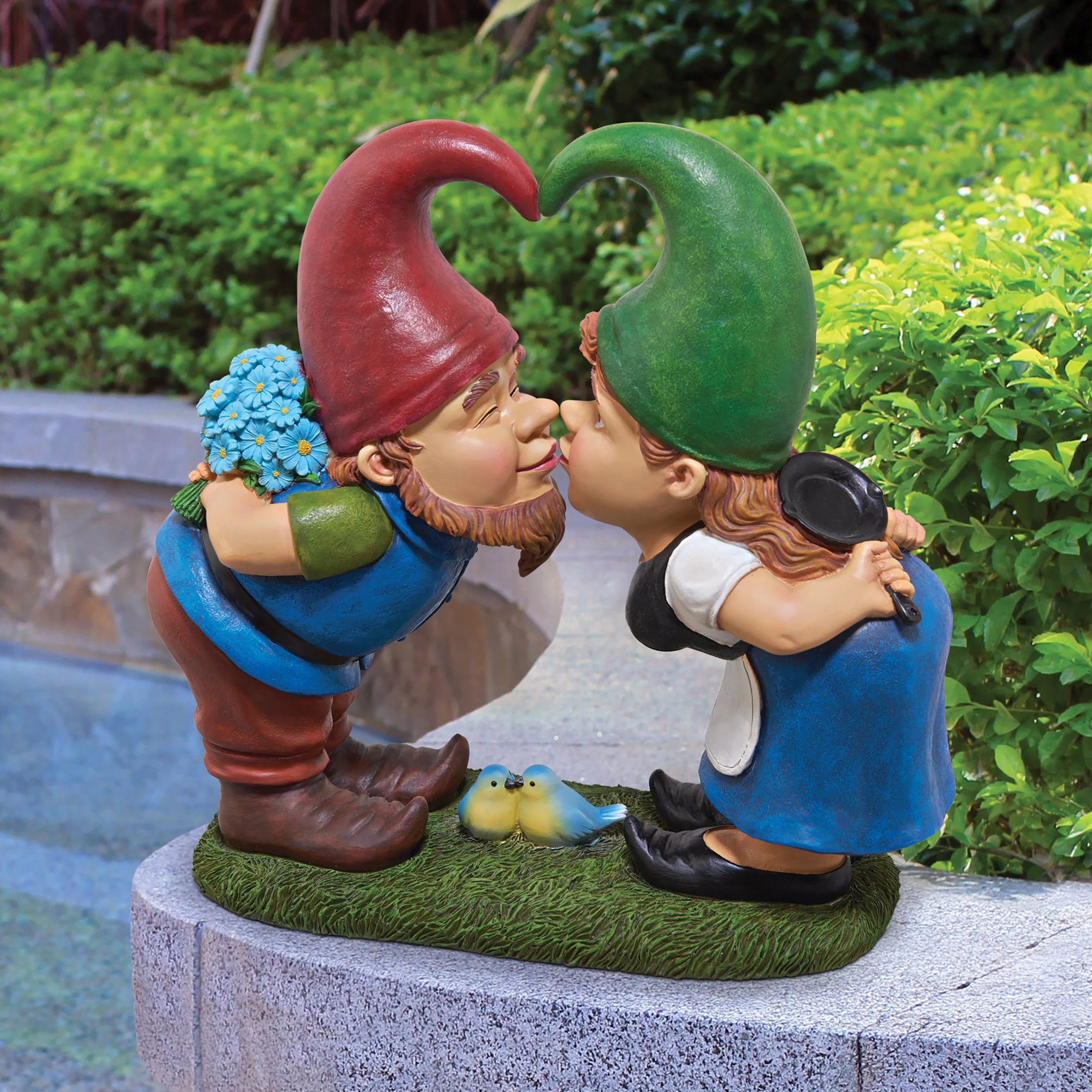 Design Toscano QM2796400 - Figura Beso y decirle, Amante gnomos Estatua, de Color Beige