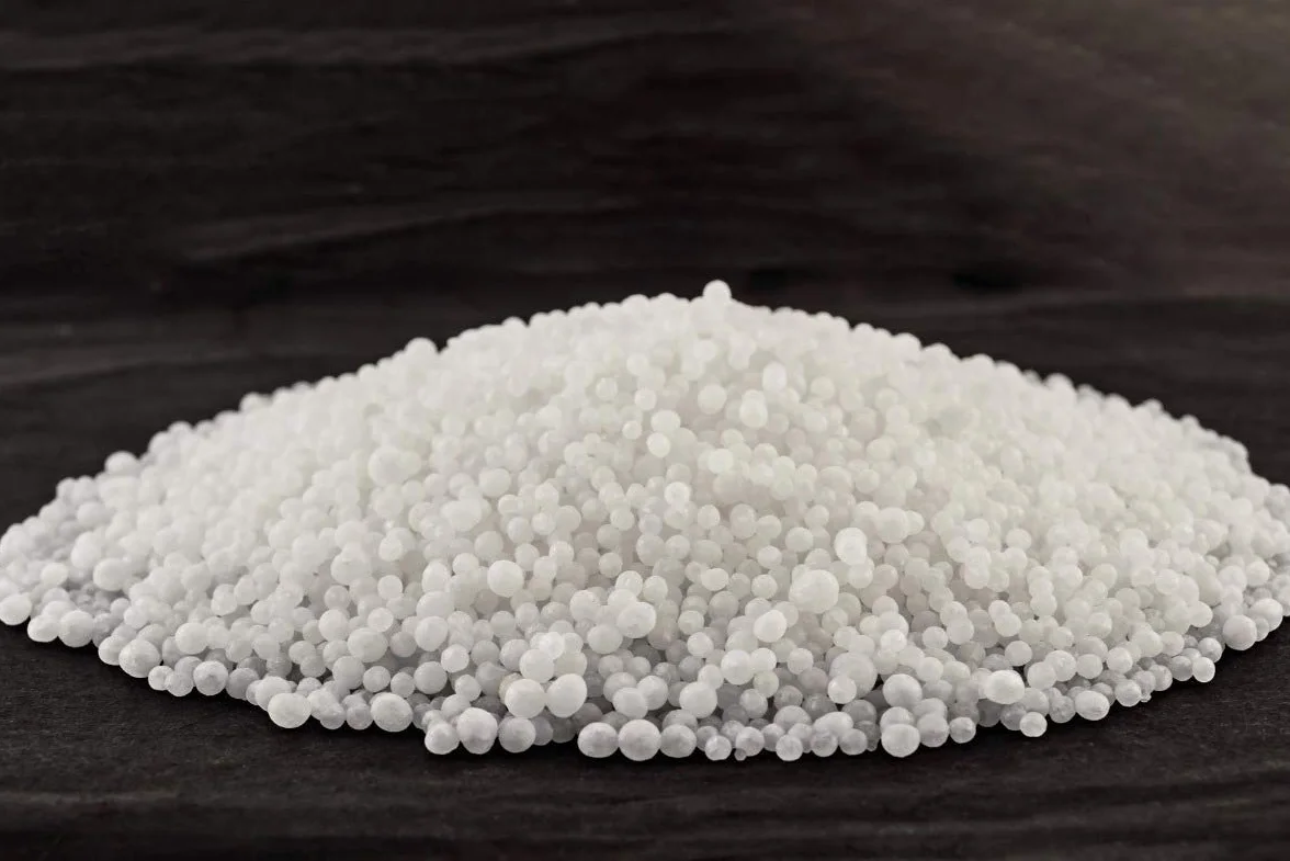 Urea Foliar 46% Hidrosoluble Cristalina. 25 Kg. (Urea técnica foliar). Su aplicación foliar en los meses de enero, febrero y marzo estimula y favorece la floración incrementando la cosecha.