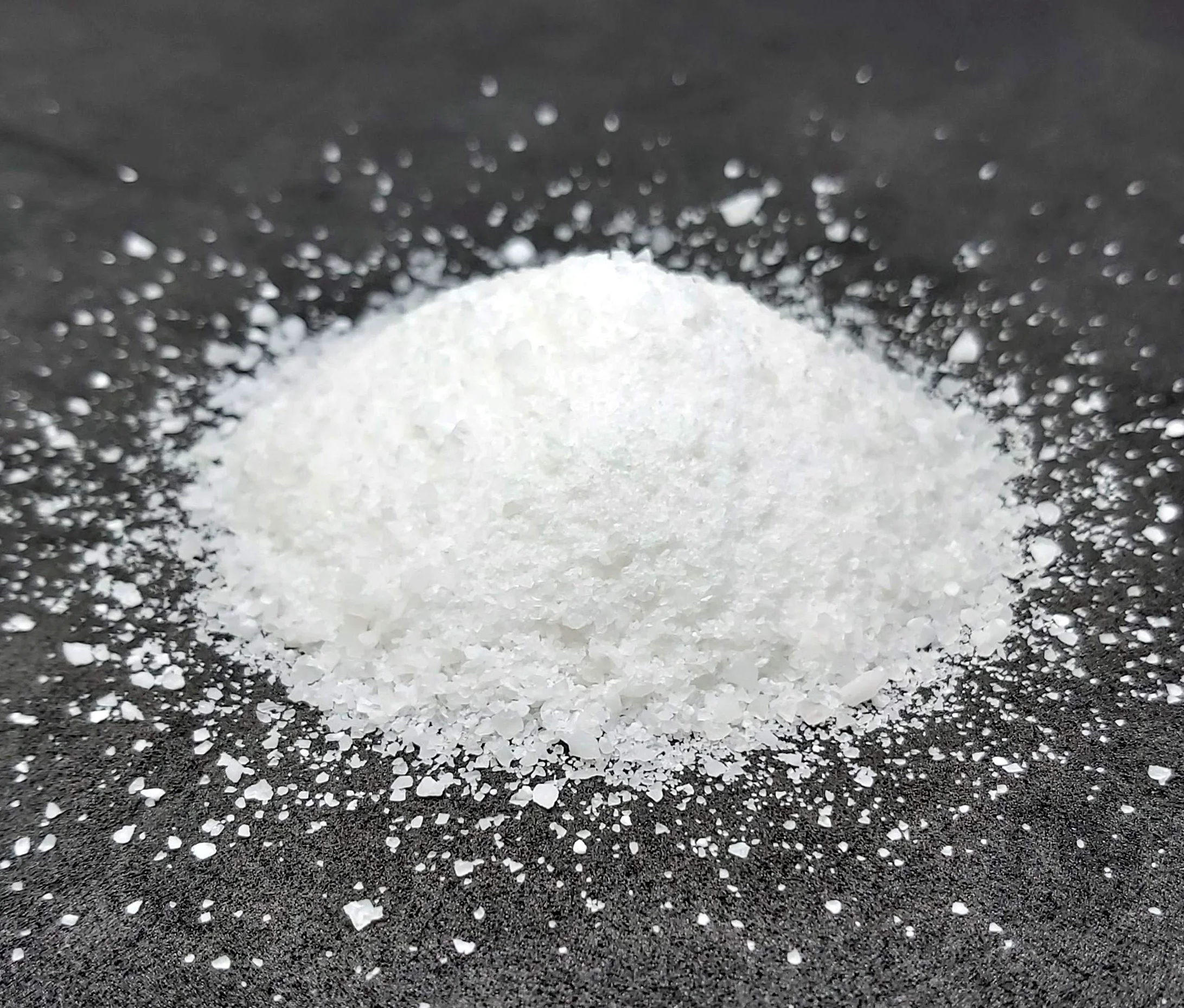 Urea Foliar 46% Hidrosoluble Cristalina. 25 Kg. (Urea técnica foliar). Su aplicación foliar en los meses de enero, febrero y marzo estimula y favorece la floración incrementando la cosecha.