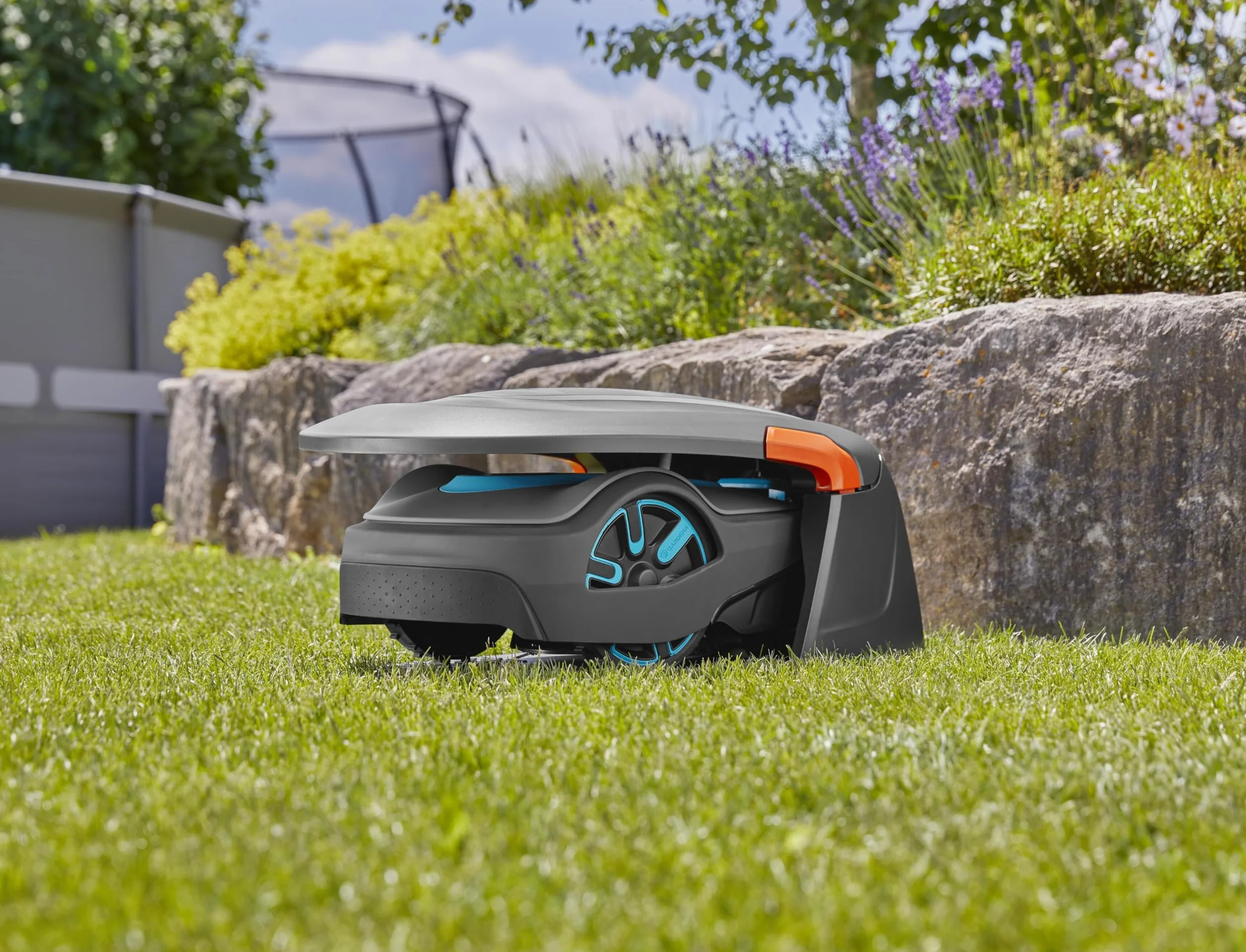 Gardena caseta para robots cortacésped: garaje para segadora, protección contra el sol y la lluvia para el robot y la estación de carga (15020-20)