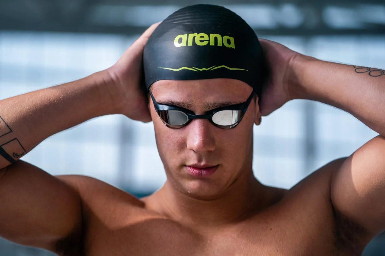 ARENA Cobra Ultra Swipe Mirror Gafas de Natación de Competición con Lentes Curvadas Antivaho Protección UV