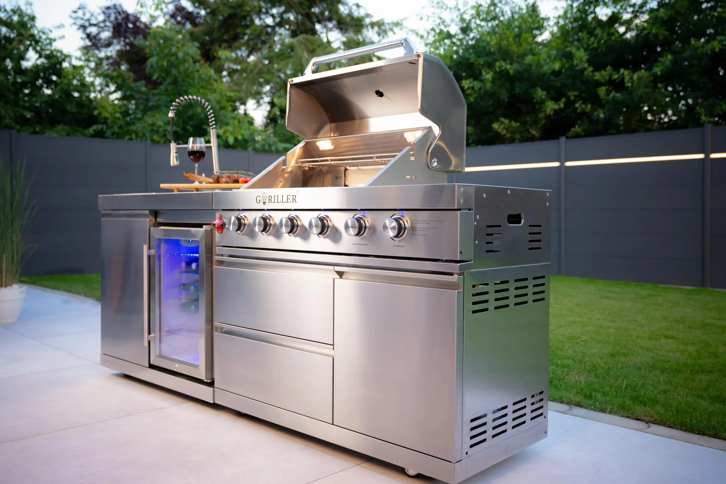 GORILLER® SG213 – Cocina para exteriores en acero inoxidable/plata, incluye asador y cubierta para la lluvia
