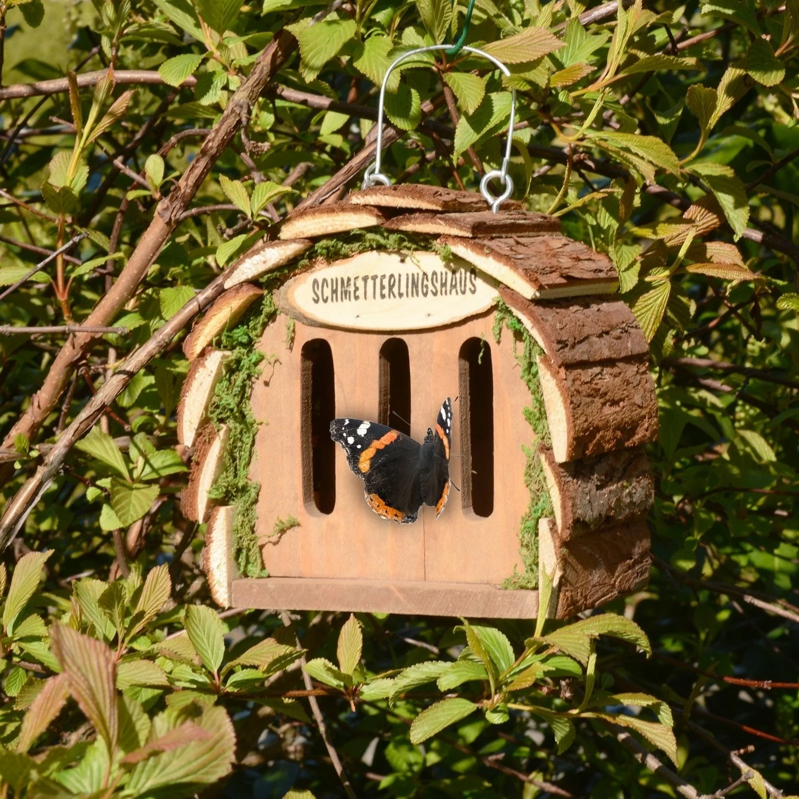 GARDIGO® Casa de Mariposas para Cría y Decoración de Jardín | Hotel para Insectos para Mariposa de Madera para Colgar - 16 x 15,5 x 10 cm