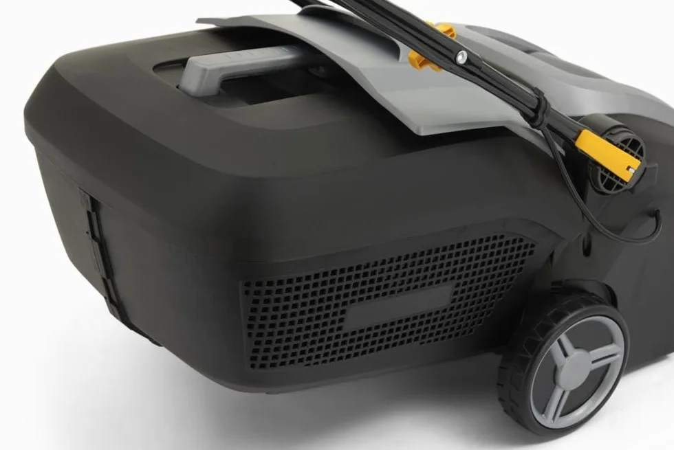 Alpina Escarificador eléctrico ASC 1.5 E, Motor de 1500 W, Con 20 cuchillas y 44 púas, Profundidad regulable de -12 mm a +8 mm, Escarifica y airea el terreno, Saco recogedor de 50 l