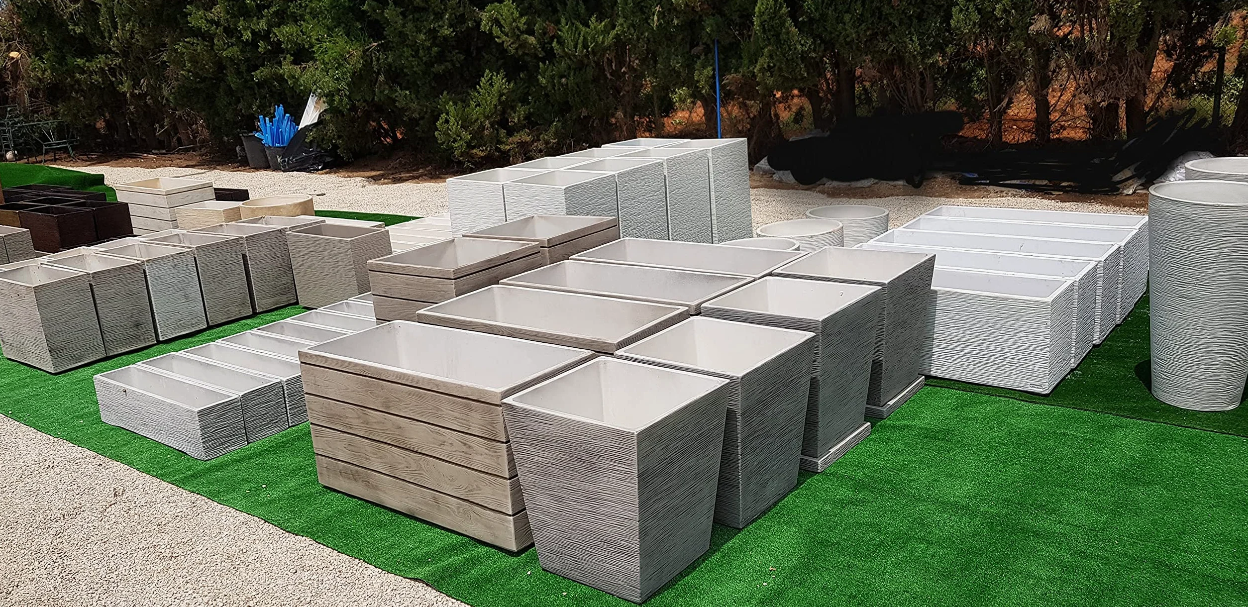 AnaParra Jardinera Rectangular Moderna en hormigón aligerado para Exterior Rectangular Pacífico 90X40X48cm. Natural Musgo Verde