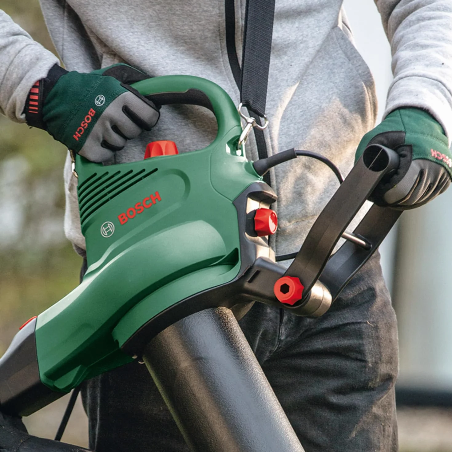 Bosch aspirador y soplador de hojas eléctrico UniversalGardenTidy 3000 (3000 W, bolsa colectora de 50 l, velocidad variable, para soplar, aspirar y triturar las hojas, en caja)