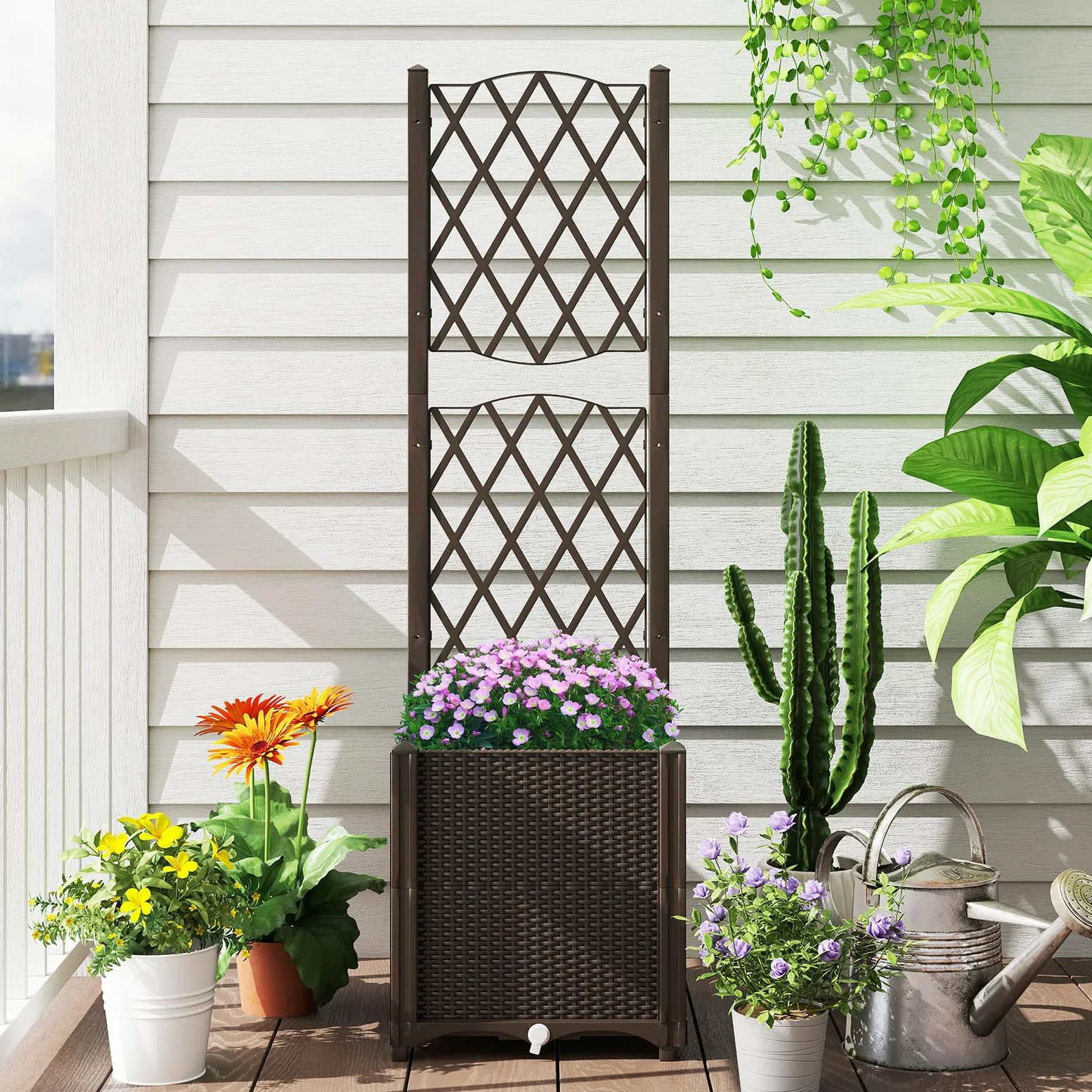 HOMASIS Cama de jardín elevada de madera con celosía, maceta de exterior con disco autoregado, agujeros de drenaje, bandeja de flores para plantas trepadoras, verduras (marrón)