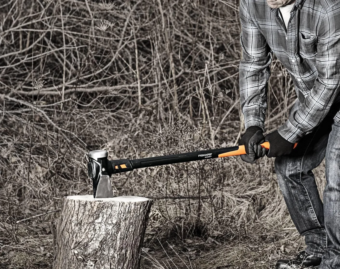 Fiskars Hacha IsoCore XXL, Para partir troncos y clavar cuñas, 92 cm, 5,22 kg, Negro/Naranja, 1020220