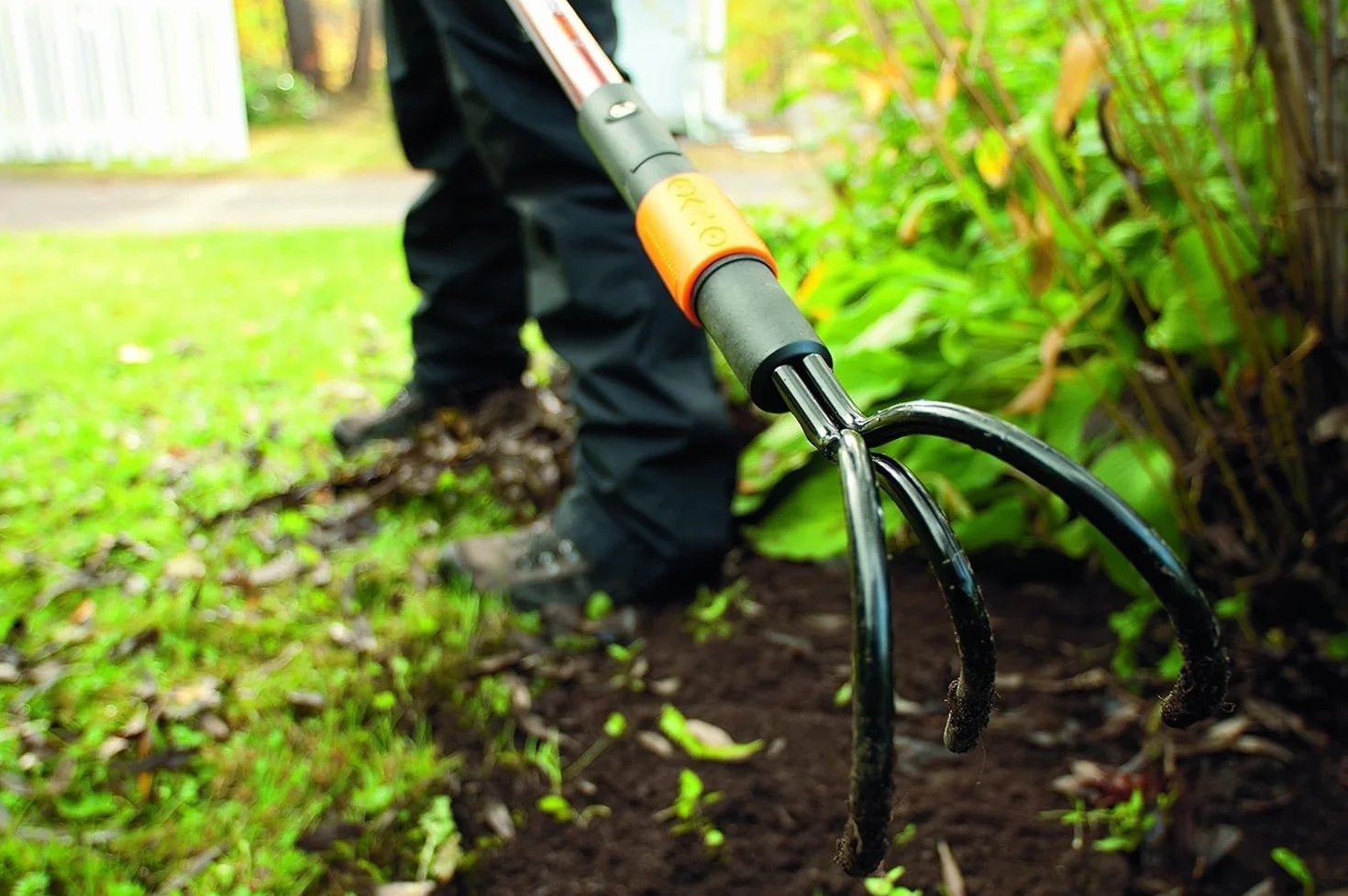 Fiskars Cultivador con 3 dientes, Cabezal de herramienta QuikFit, Longitud: 33 cm, Largo: 9 cm, Dientes de acero al carbono, Negro/Naranja, QuikFit, 1000685
