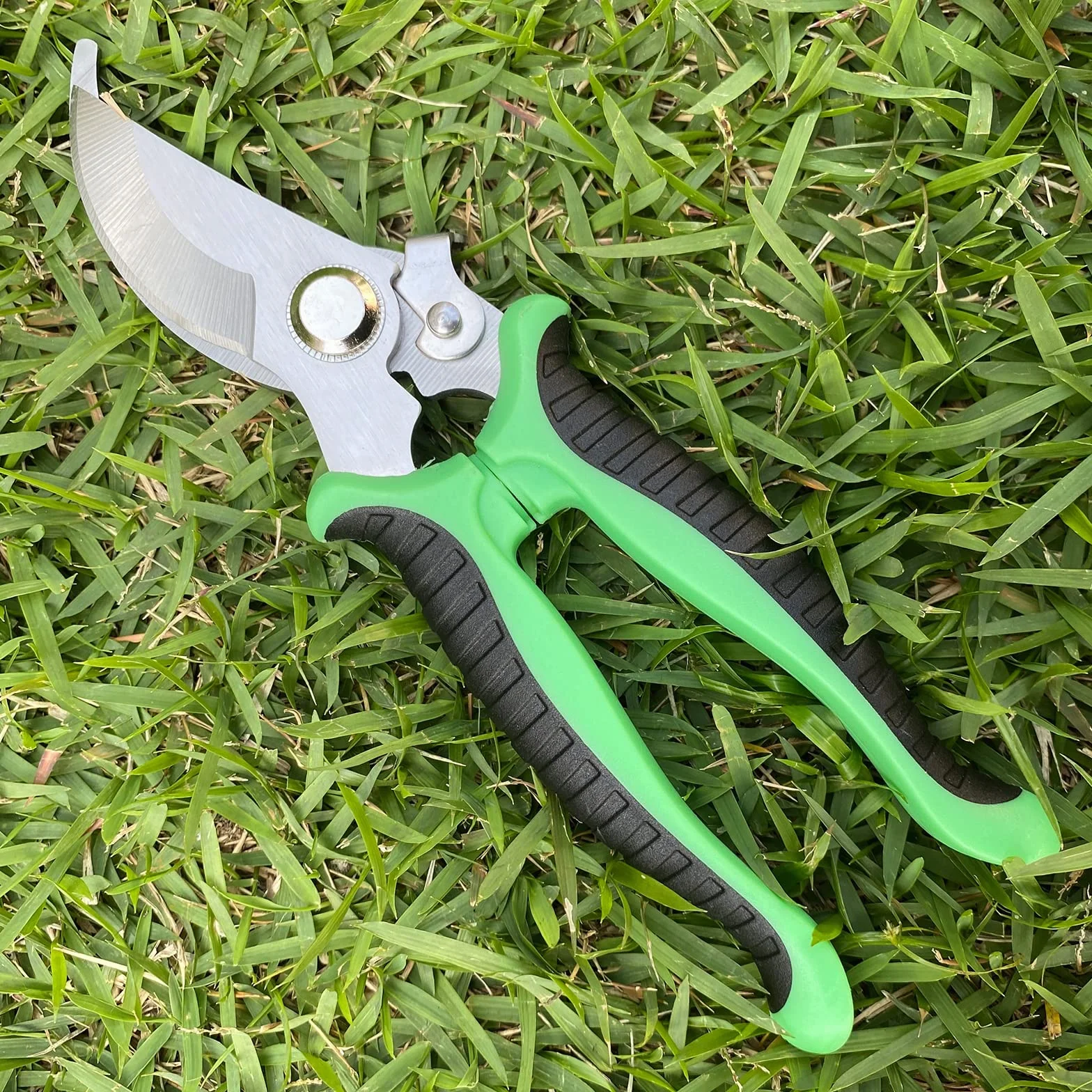 Newaner Tijeras de podar, antideslizantes con mango de bloqueo, de reparación profesional de flores, multifuncionales para cortar ramas y ratán（verde）