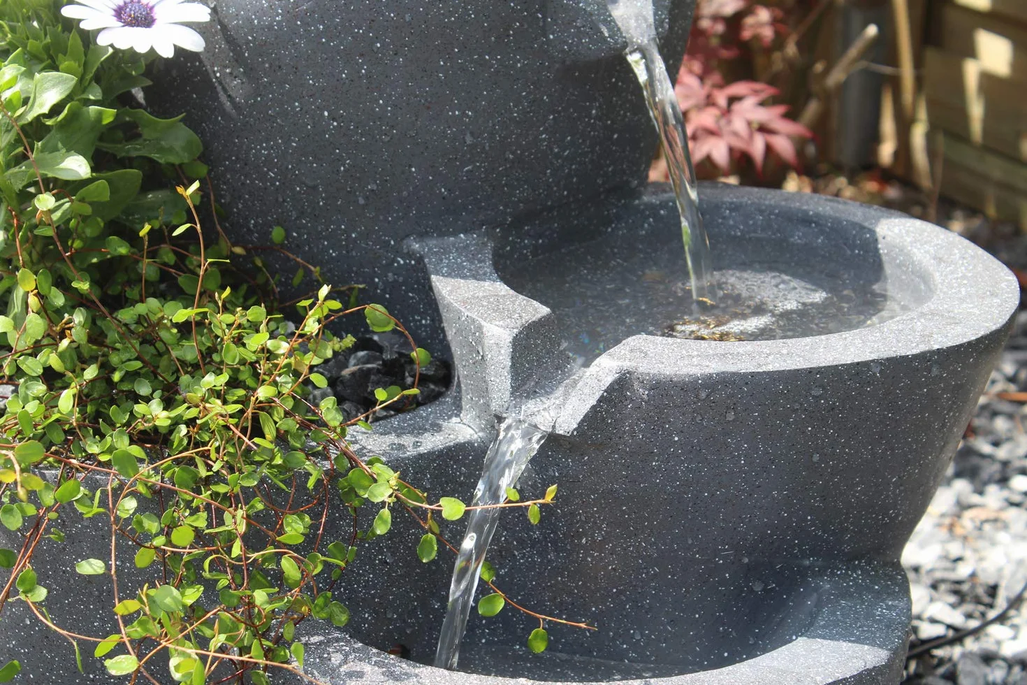 Fuente de Jardín Iluminada Grande Arnusa - Fuente de Agua de 59 cm - Decoración de Jardín Interior y Exterior - Se Puede Plantar