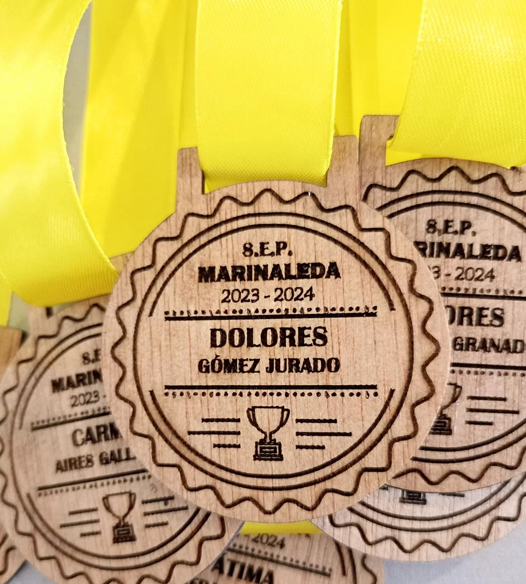 Medallas Personalizadas Infantiles de Madera, Regalo Fin de Curso Escolar