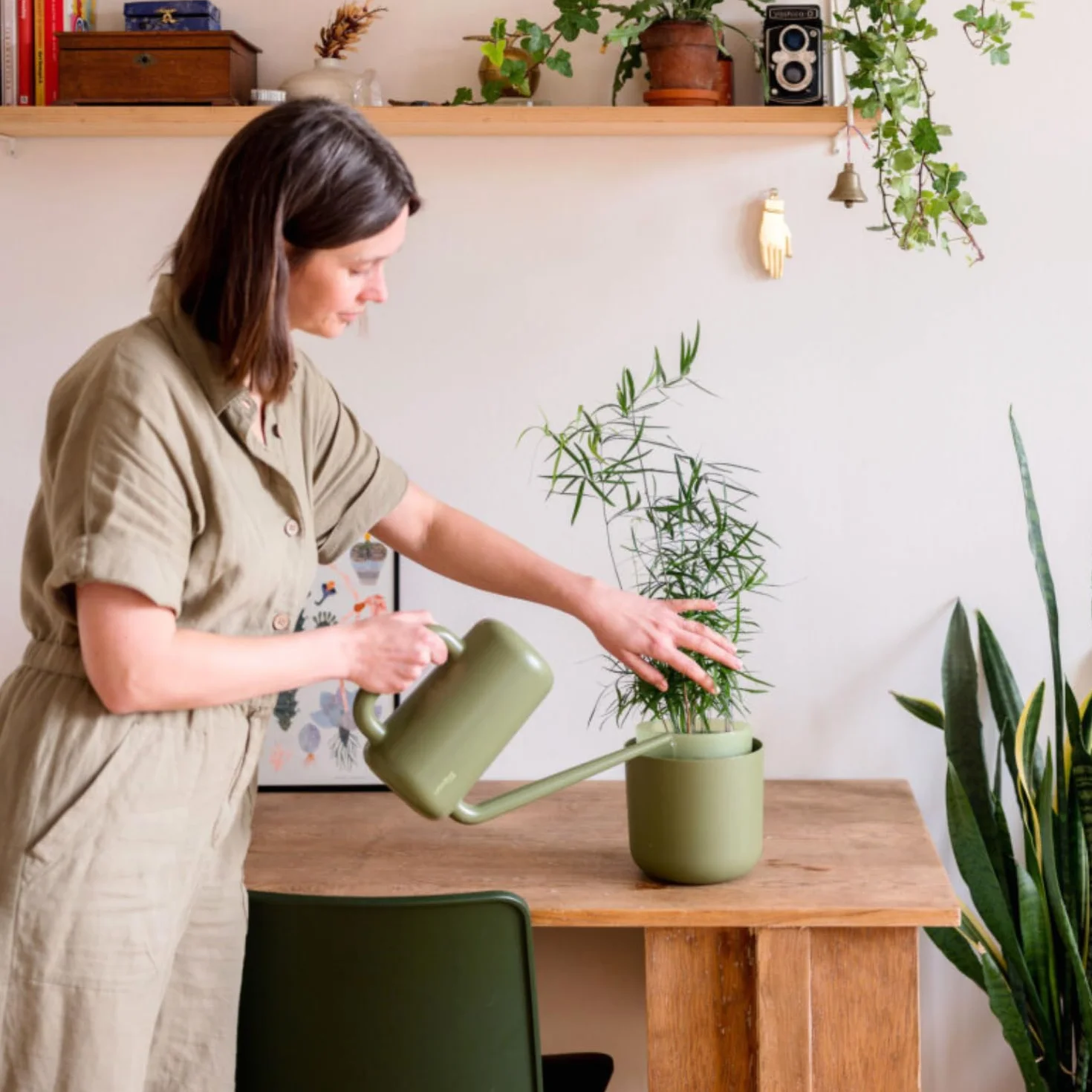 Plastia Regadera Pequeña para Plantas de Interior 1,8 L – Regadera Plantas con Pico Largo para Riego Fácil – Regaderas Jardín de Plástico Reciclado, Marfil