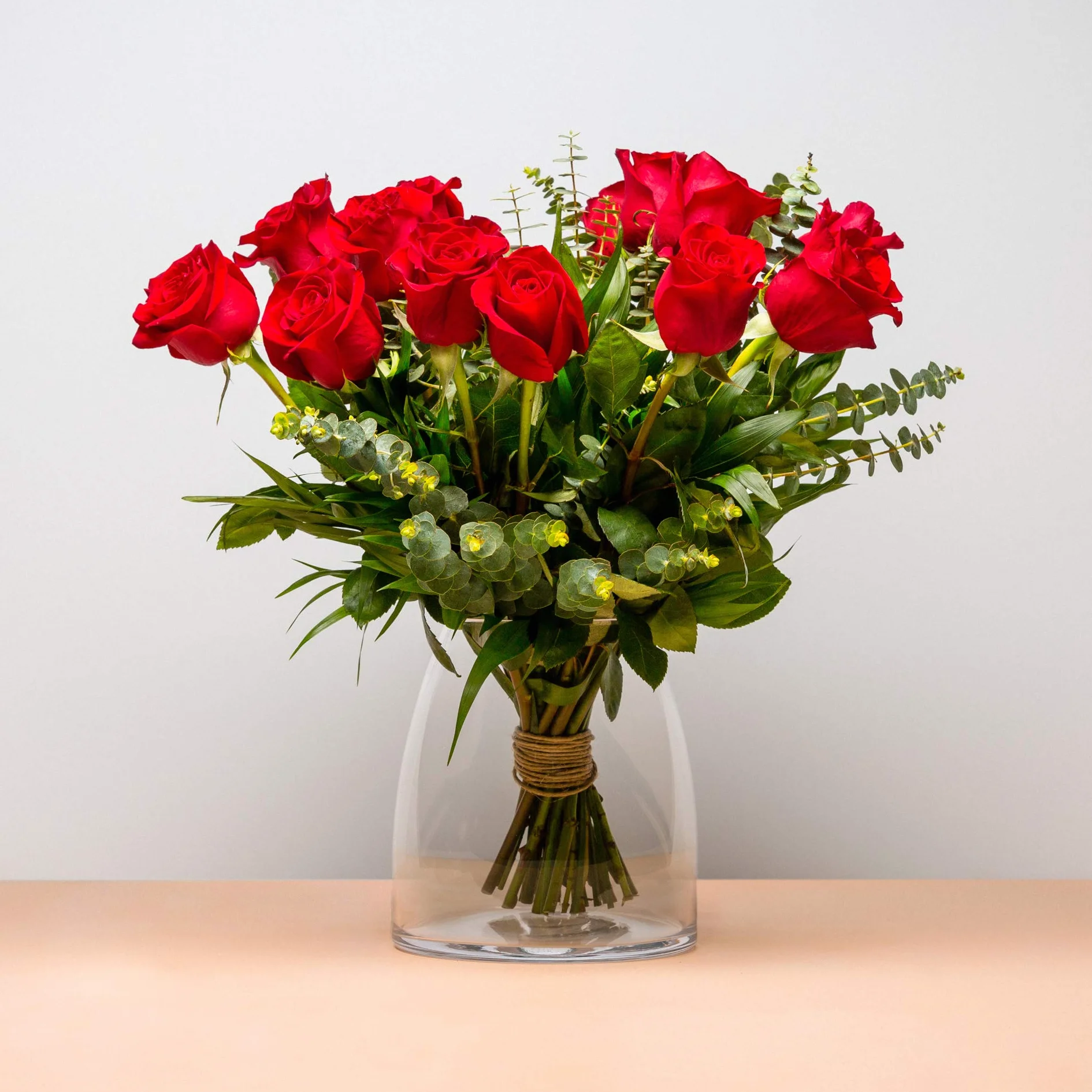 Ramo de 15 Rosas Rojas - Lyon - Envío de Ramos de Flores Naturales a Domicilio 24H Gratis - Flores Frescas - Tarjeta dedicatoria incluida de Regalo - Caja Especial para Ramos de Flores Naturales…