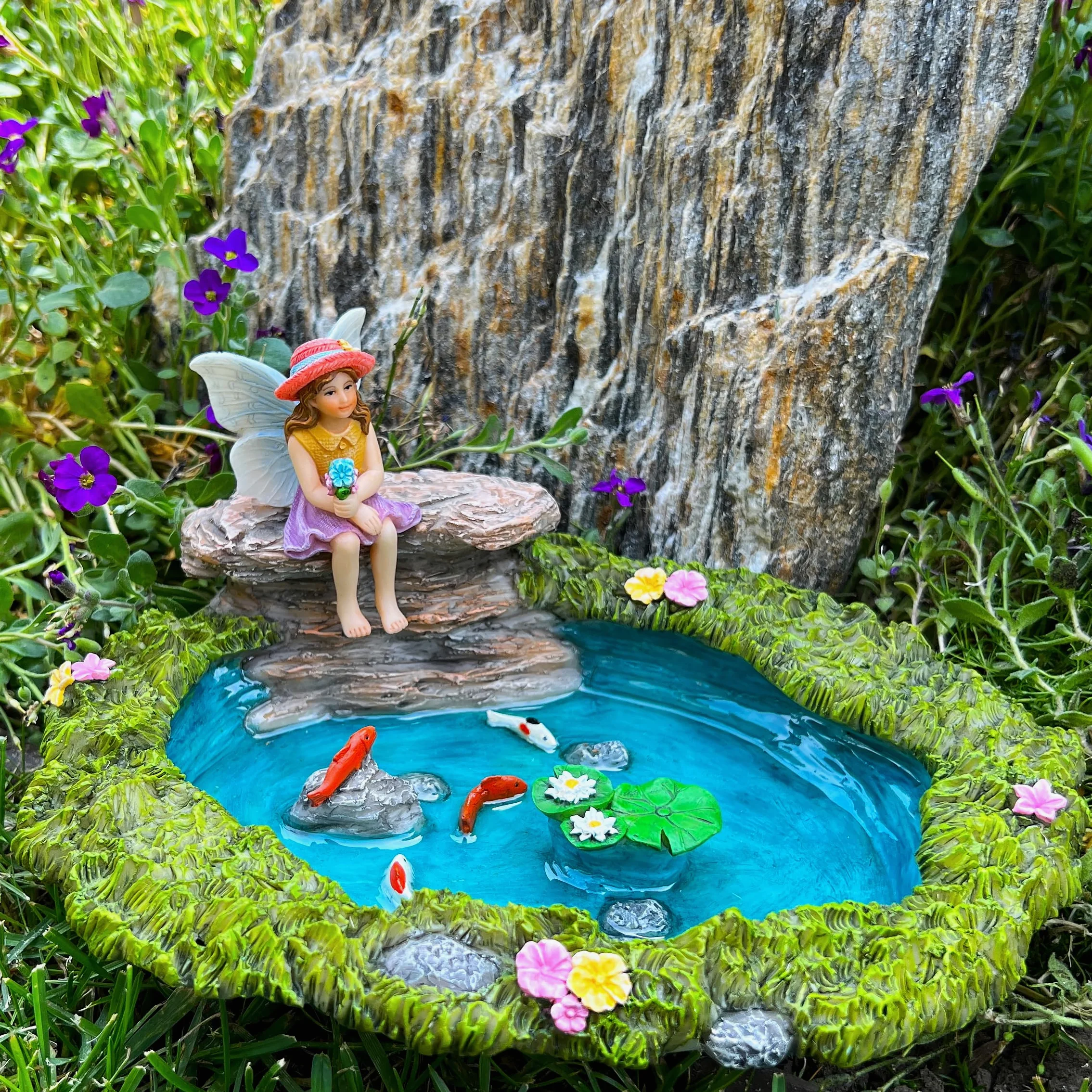Mood Lab Fairy Garden – Estanque de peces en miniatura y kit de figuras de hadas, juego de 2 piezas de accesorios de jardín, decoración para exteriores o casa