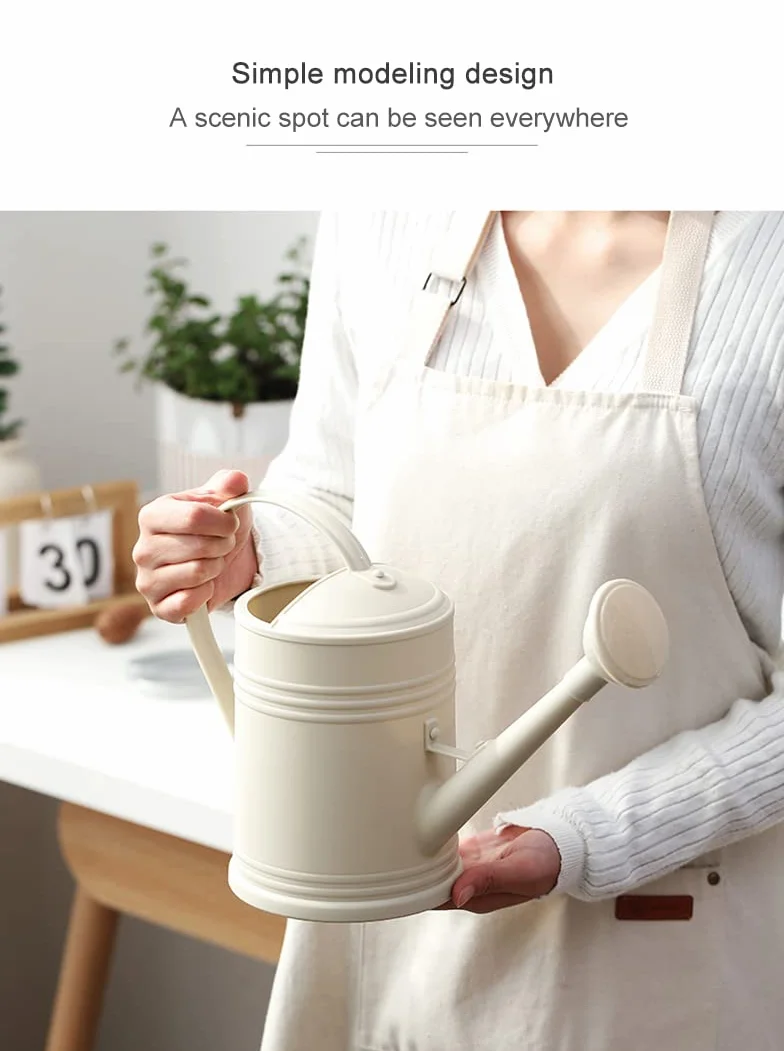 Regadera para interiores y exteriores, pequeña regadera duradera con boquilla larga extraíble, regadera de plástico de alto rendimiento, regadera de plantas de 2 litros de capacidad, color marrón