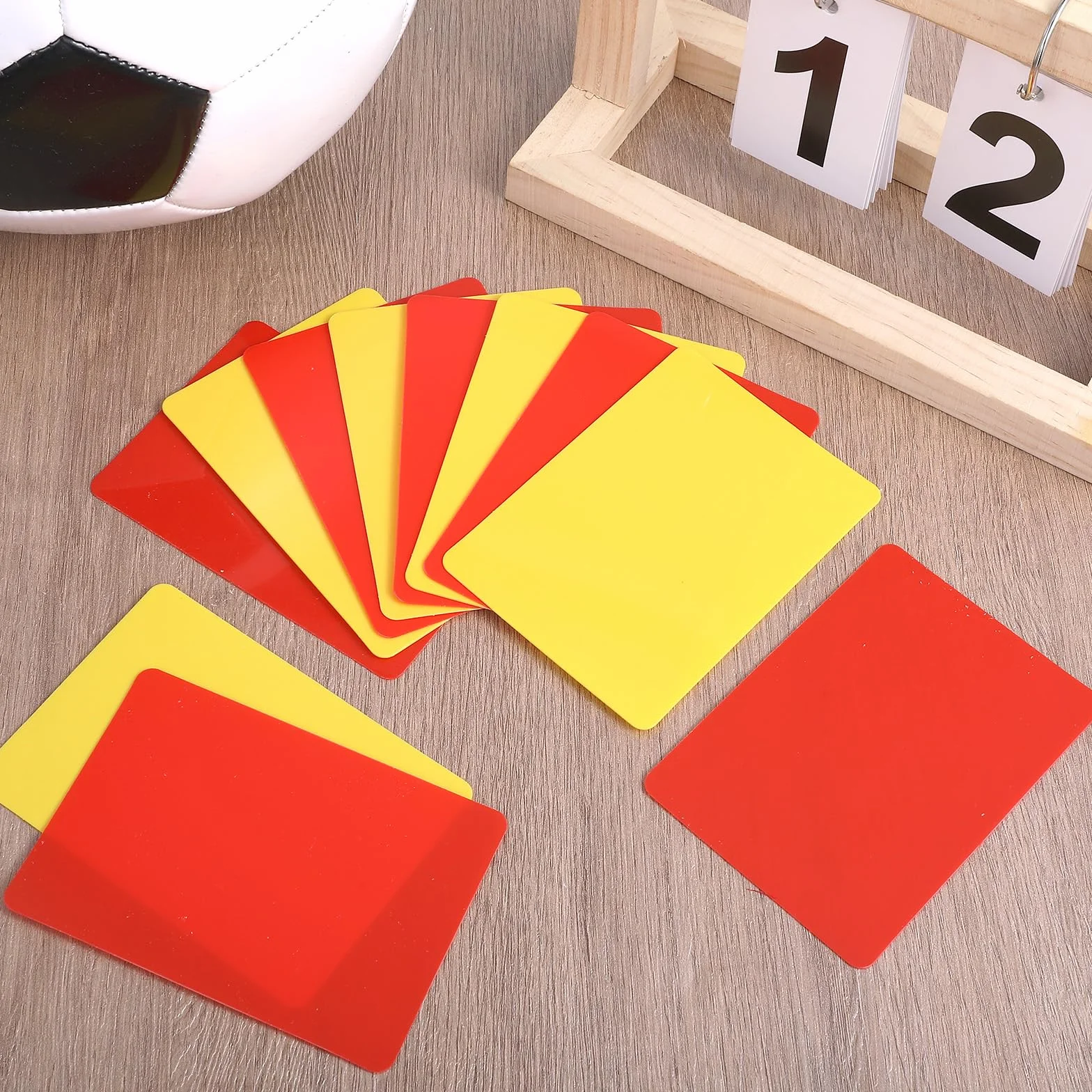 Tarjetas de árbitro de fútbol Bewudy 16 unidades amarillas y rojas de PVC