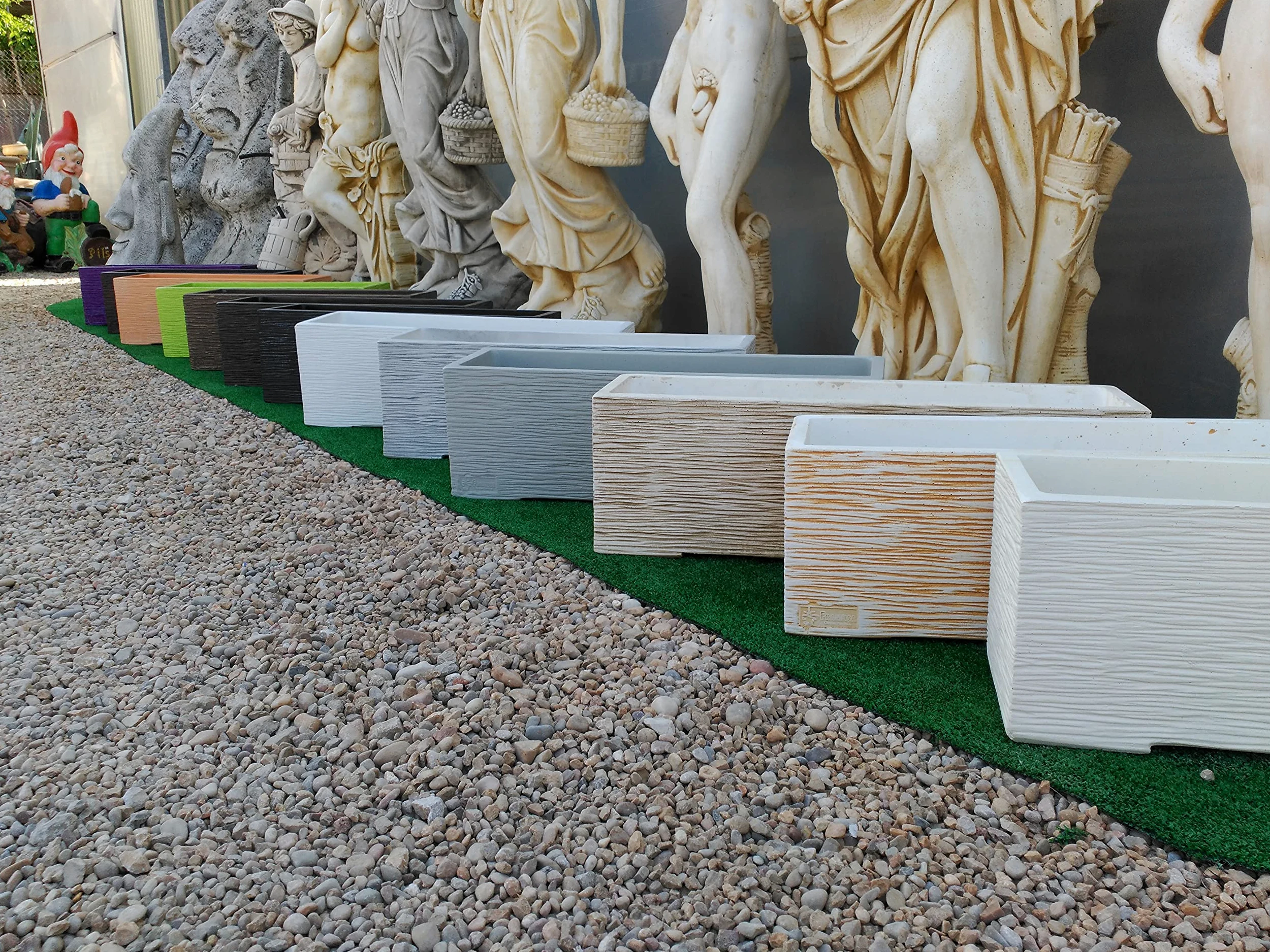 AnaParra Jardinera Rectangular Moderna en hormigón aligerado para Exterior Rectangular Pacífico 90X40X48cm. Natural Musgo Verde