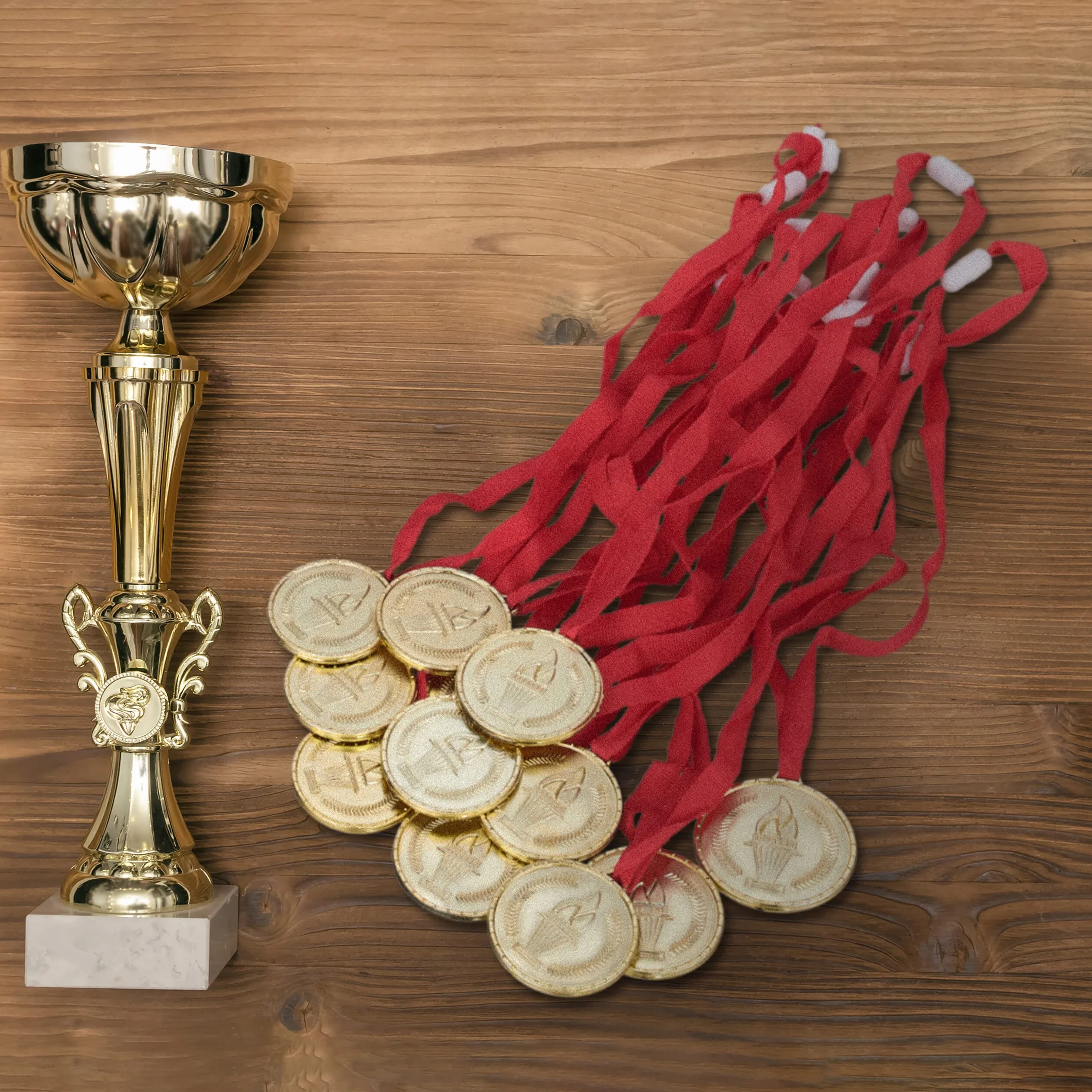 Relaxdays Medallas Oro Niños Cinta Roja Set 12 Ø 5 cm Plástico Dorado