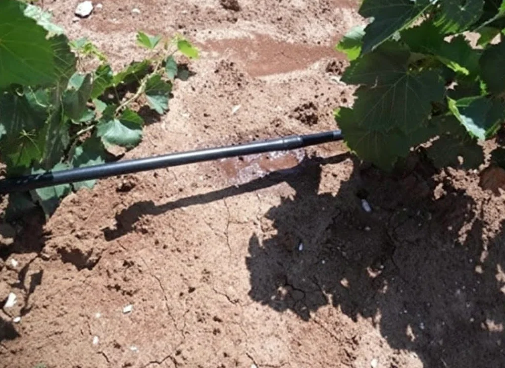 Suinga Tuberia de Riego por Goteo 16 mm | Manguera riego por goteo cada 75 cm, tubo goteo de 100 metros | kit riego por goteo negro para Jardines, Terrazas, Huertos y Macetas