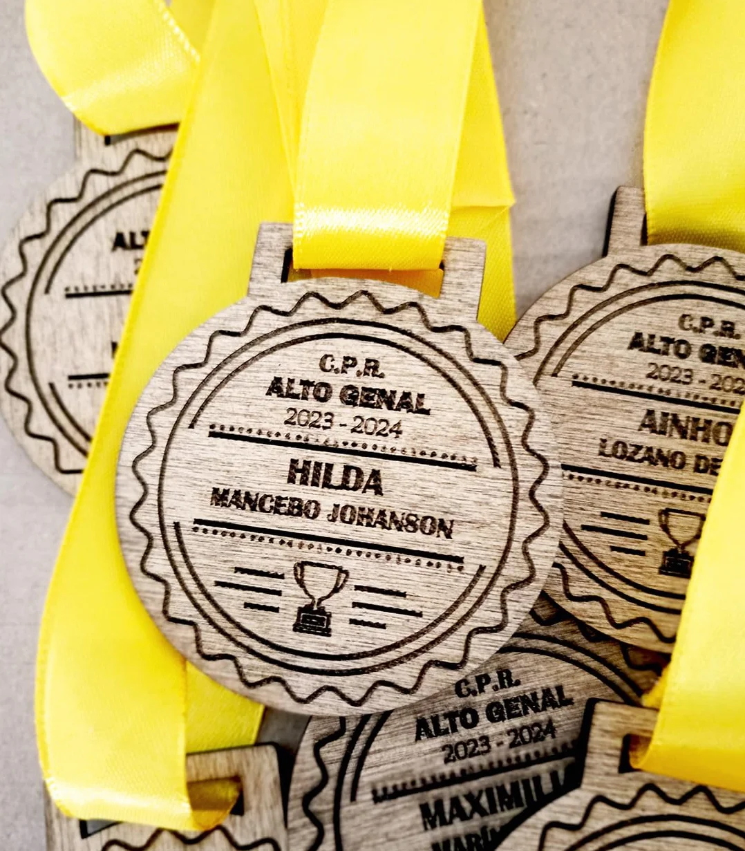 Medallas Personalizadas Infantiles de Madera, Regalo Fin de Curso Escolar