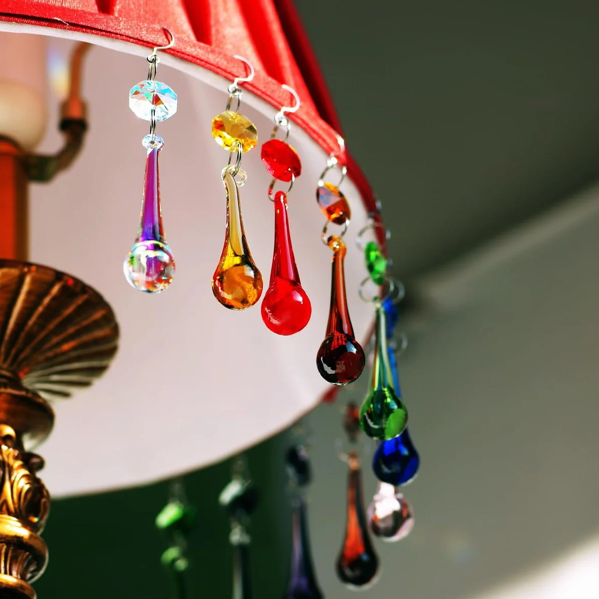 12 piezas de prismas de araña de cristal de gota de lluvia, cuentas de cristales colgantes de colores de 53 mm para ventana, decoración del hogar (multicolor)
