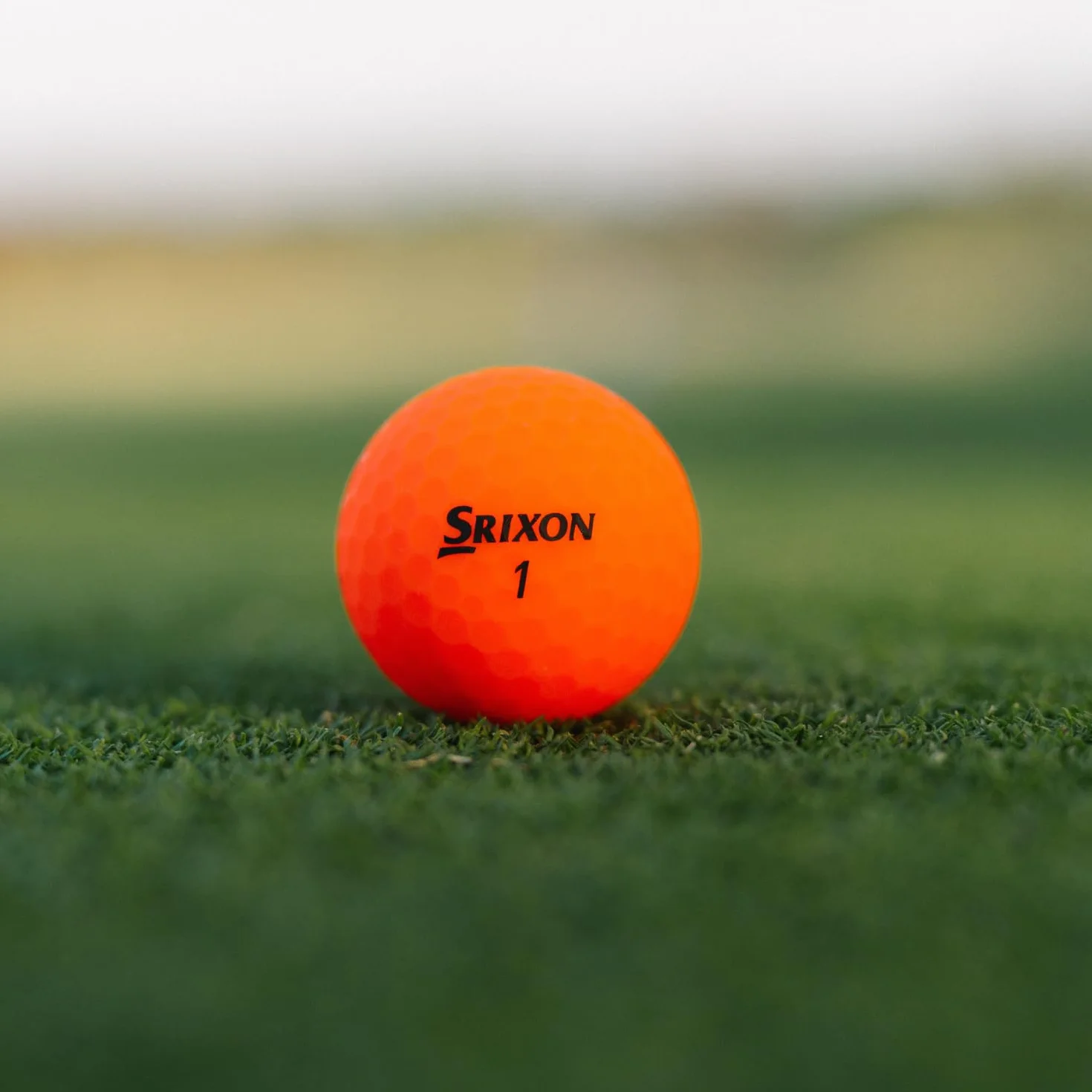 Srixon Soft Feel Brite Pelotas de Golf Alta Visibilidad Tacto Suave Distancia Larga Control Spin Naranja Rojo Verde