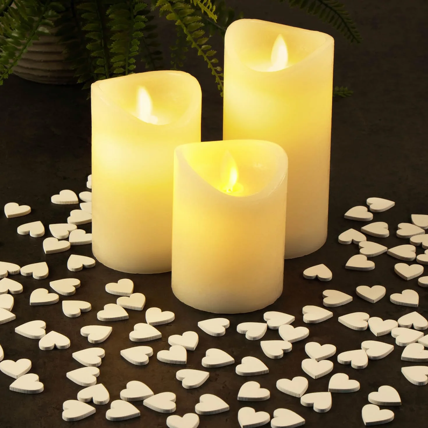 COM-FOUR® 100x Decoraciones de corazón dispersas - pequeños corazones de madera en cuatro diseños - corazones de madera para decoración de mesa en primavera (Corazones/blanco - 100 piezas)