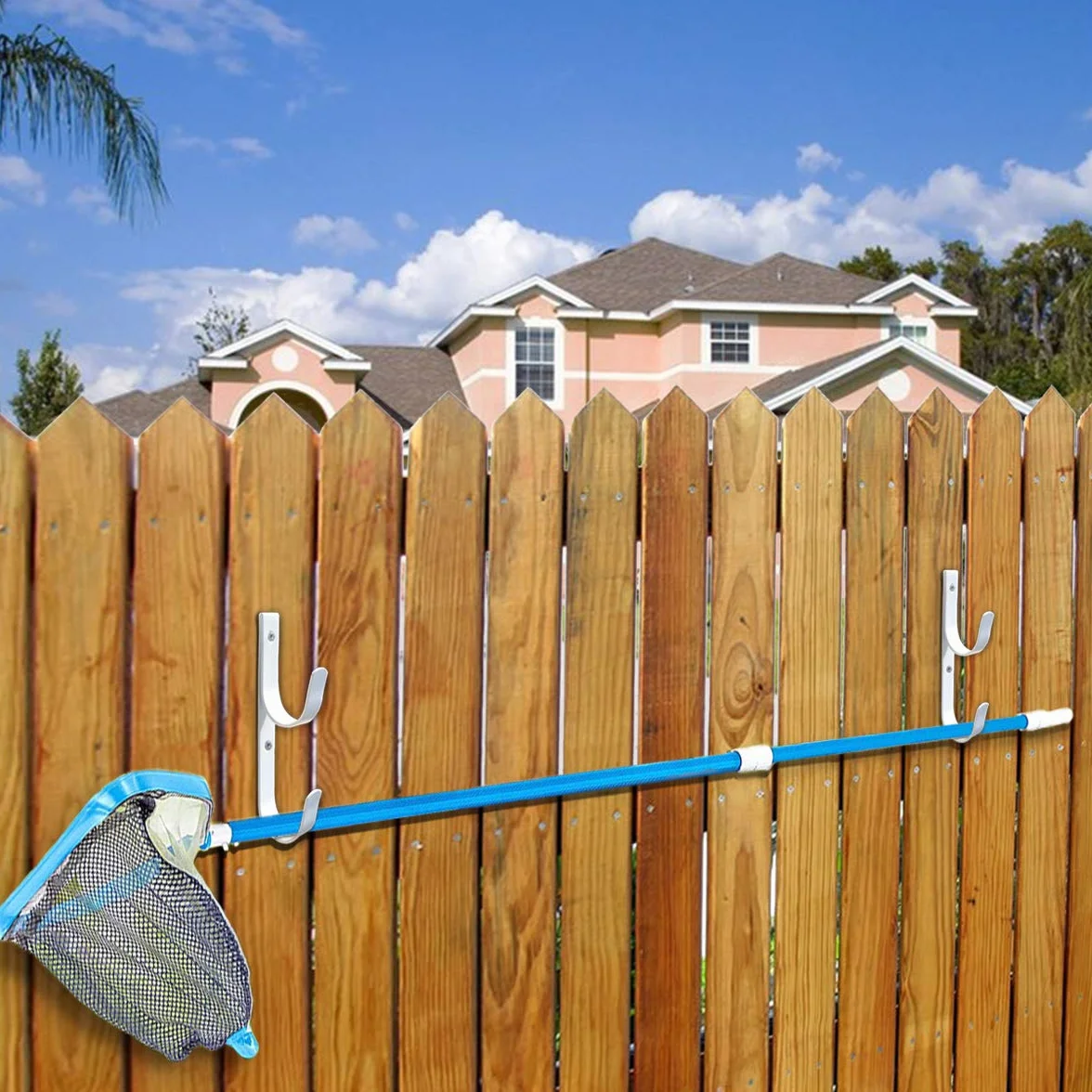 Juego de 2 perchas anchas para poste de piscina, resistentes ganchos de aluminio blanco con tornillos, ganchos perfectos para alberca, postes telescópicos, espumantes, equipo de jardín, etc.
