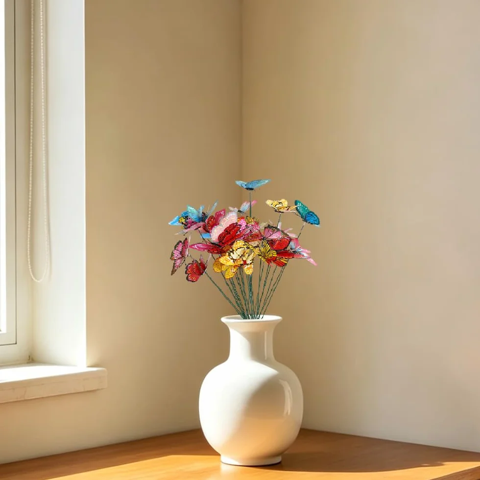 Juego de 50 Estacas de Jardín – Mariposas, Libélulas y Mariquitas en PVC Impermeable, Adornos Coloridos de 7 cm para Patio, Maceta y Decoración Exterior