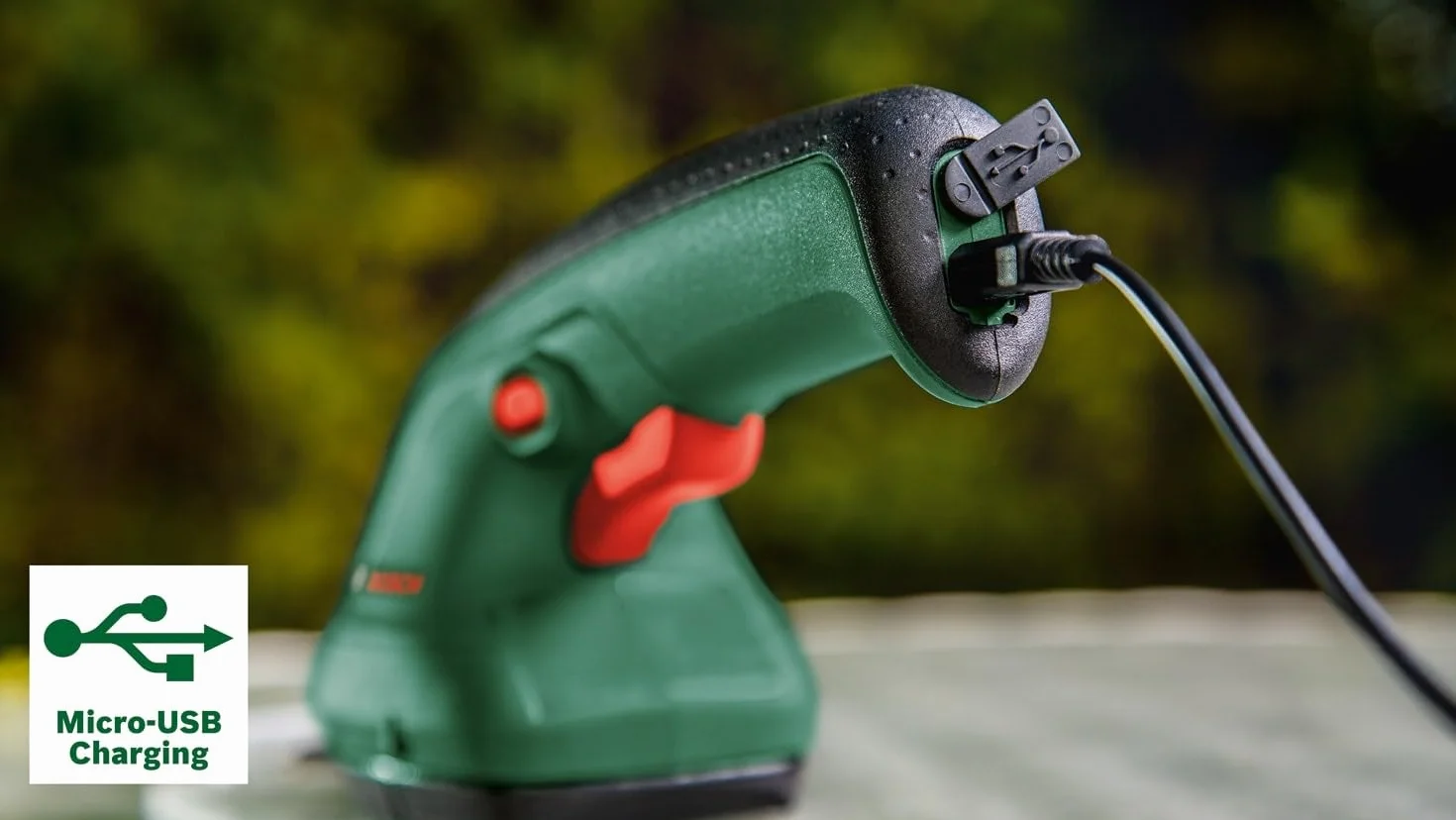 Bosch Tijeras de jardín EasyShear (batería de 3,6 V integrada, tiempo de funcionamiento: 40 min; longitud de cuchilla: 12 cm [setos] / 8 cm [césped], en caja)