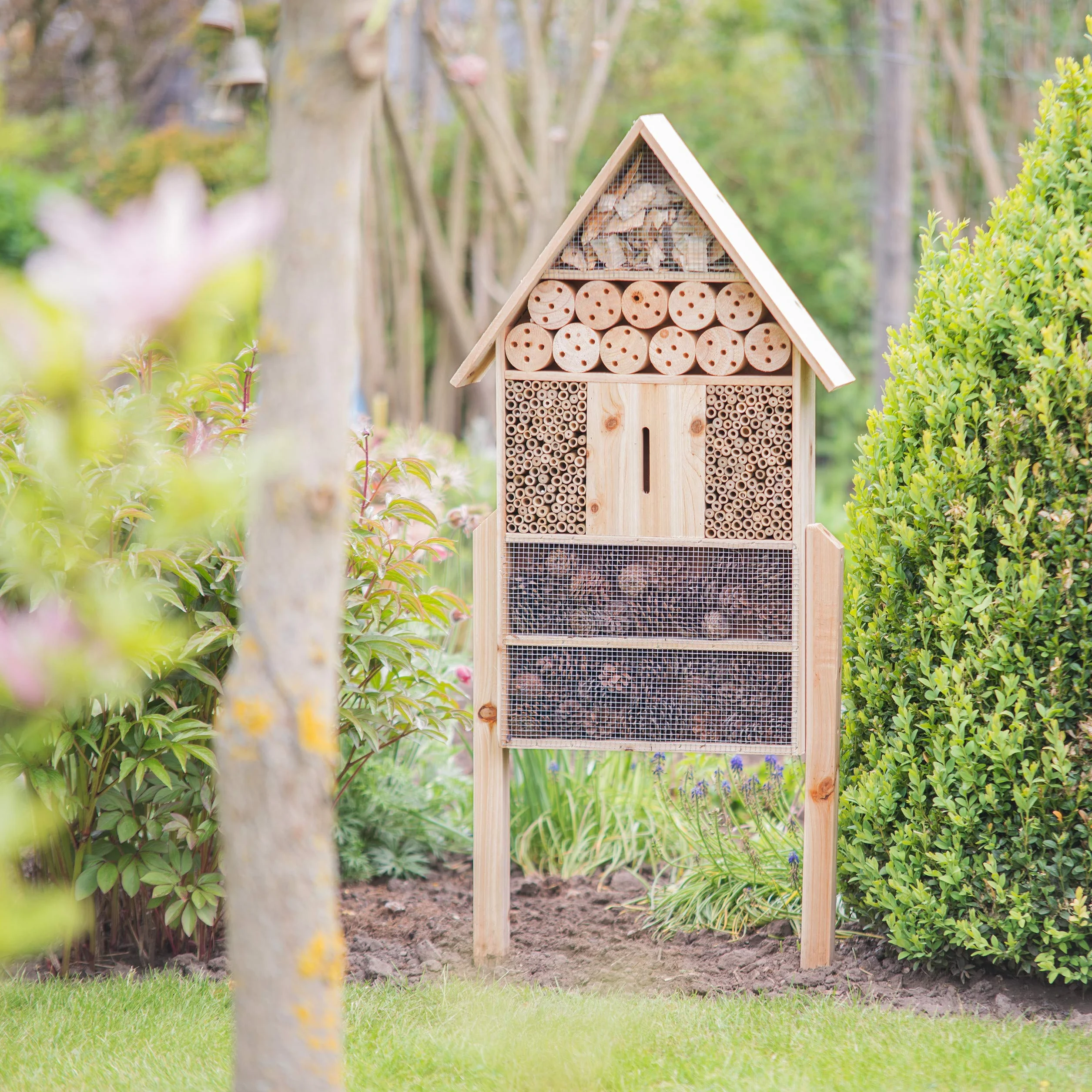 Relaxdays Casa para Insectos de Pie XL, Madera, Marrón, 79 x 49 x 12 cm