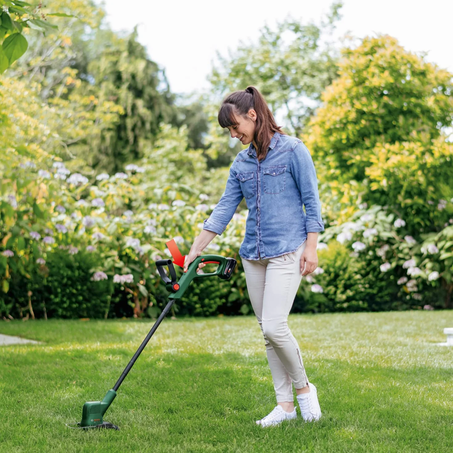 Bosch Cortabordes con batería EasyGrassCut 18V-230 | 1 batería 2,0 Ah, sistema de 18 V, diámetro de corte de 23 cm