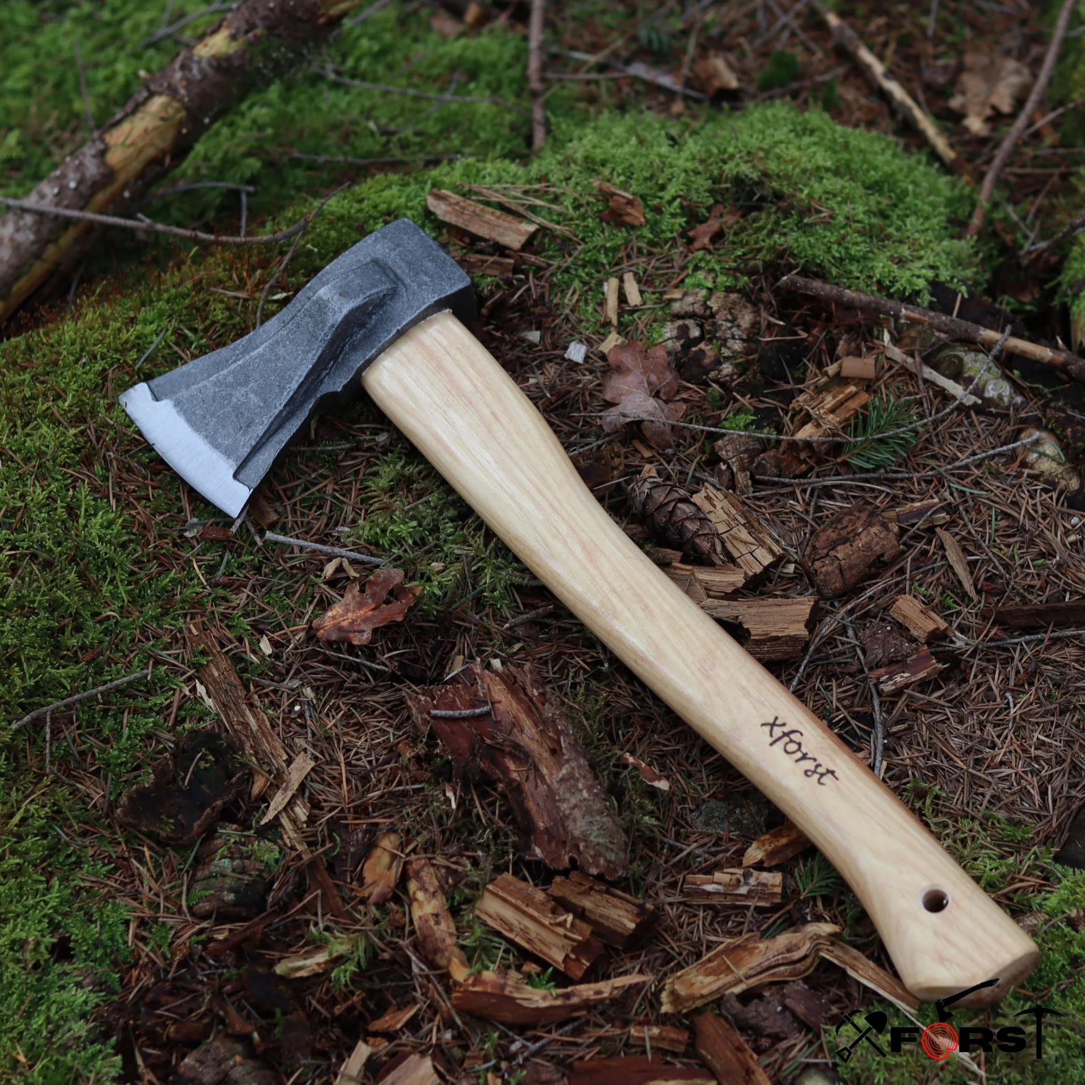 Hacha Xforst de Mano Con Mango de Madera y Hoja de Acero Al Carbono - Universal para Camping y Estilo Vikingo
